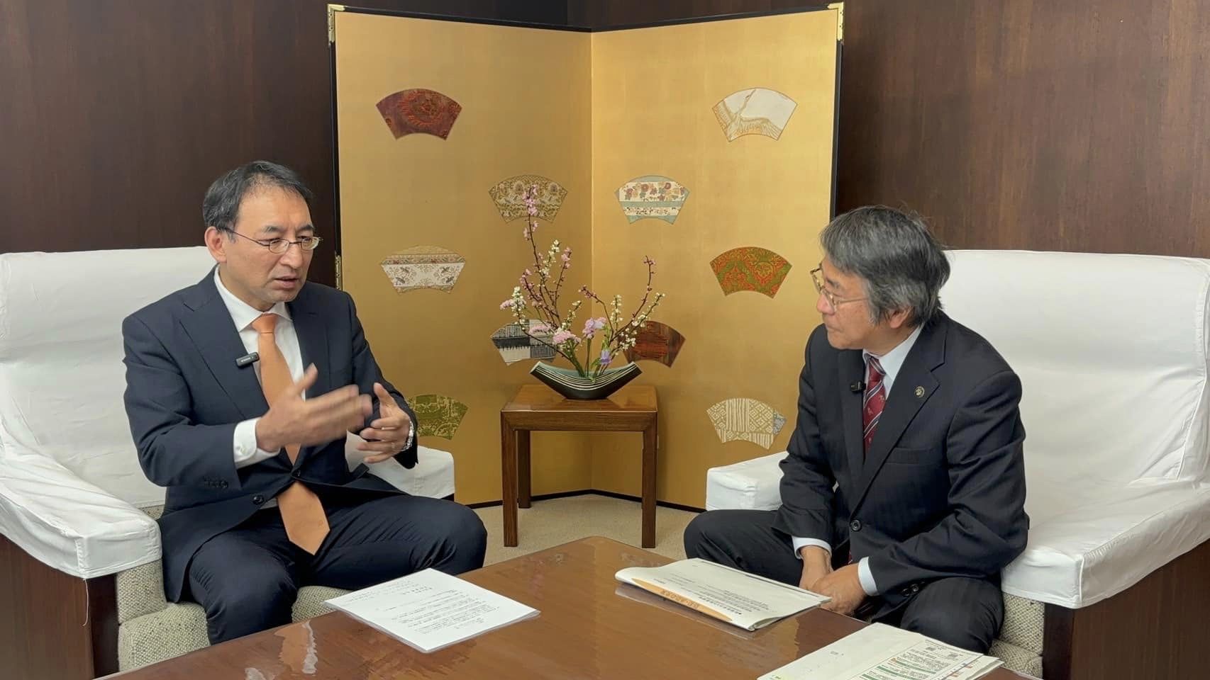 森下茂 市議と一緒に伊豆の国市を回り、山下正行市長と対談