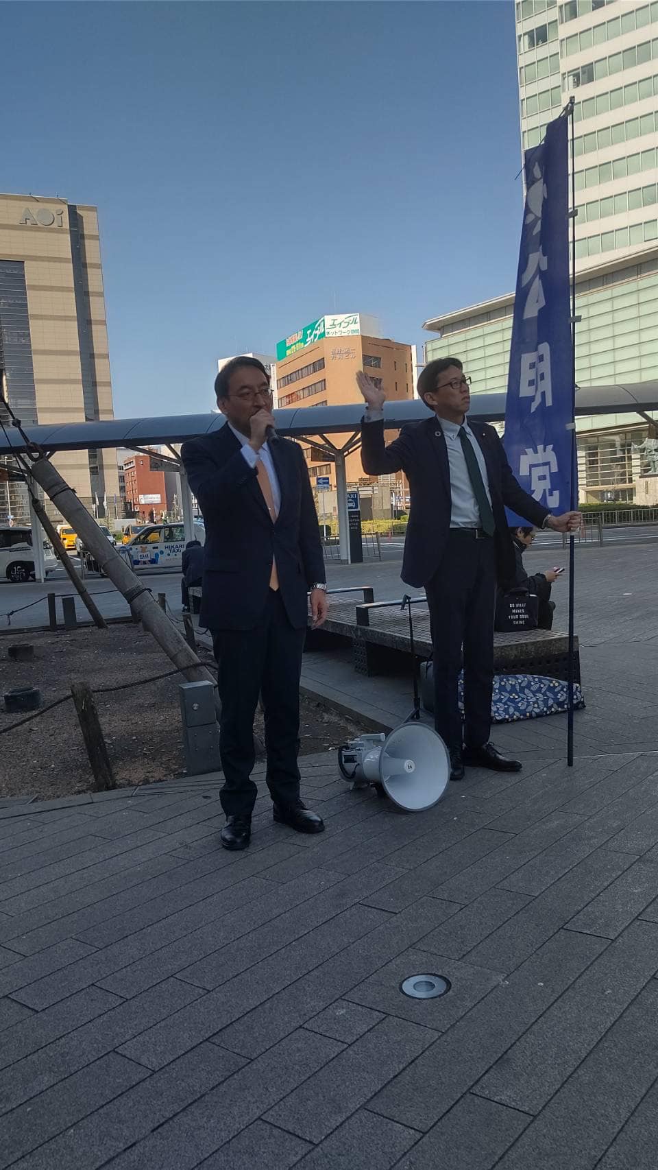 山本彰彦 県議、長島強 市議と一緒に、月曜日恒例の静岡駅北口前での街頭演説