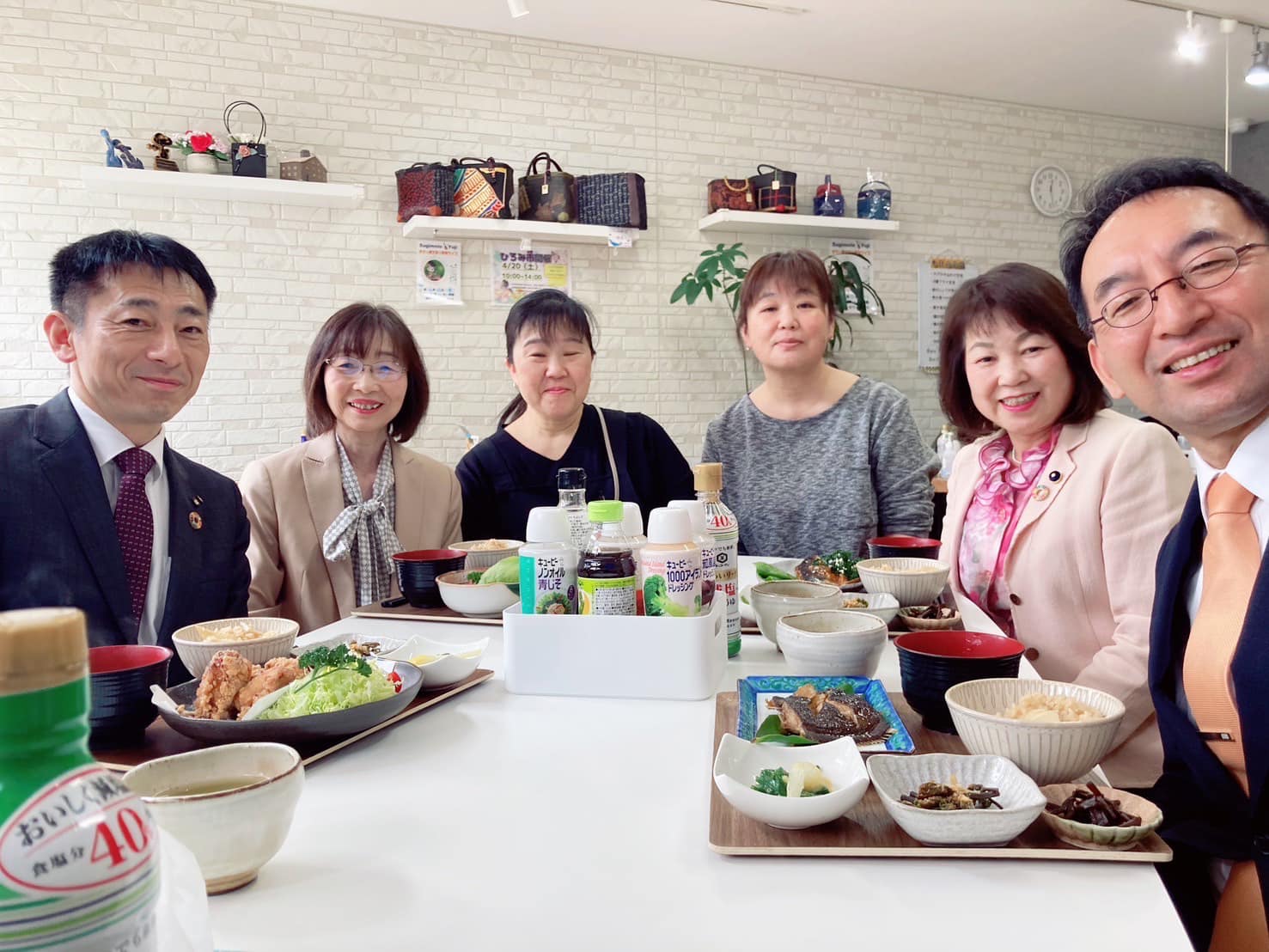 昼食は広見商店街のセブン・セイルさん