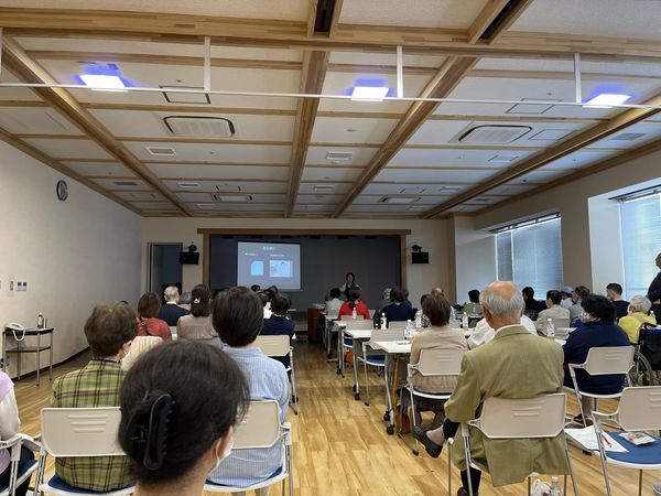 幸田恵里子 市議、服部朝枝 さん、妻と一緒に、浜松市福祉交流センターで行われた「ウイズを支える会」主催の講演会に参加