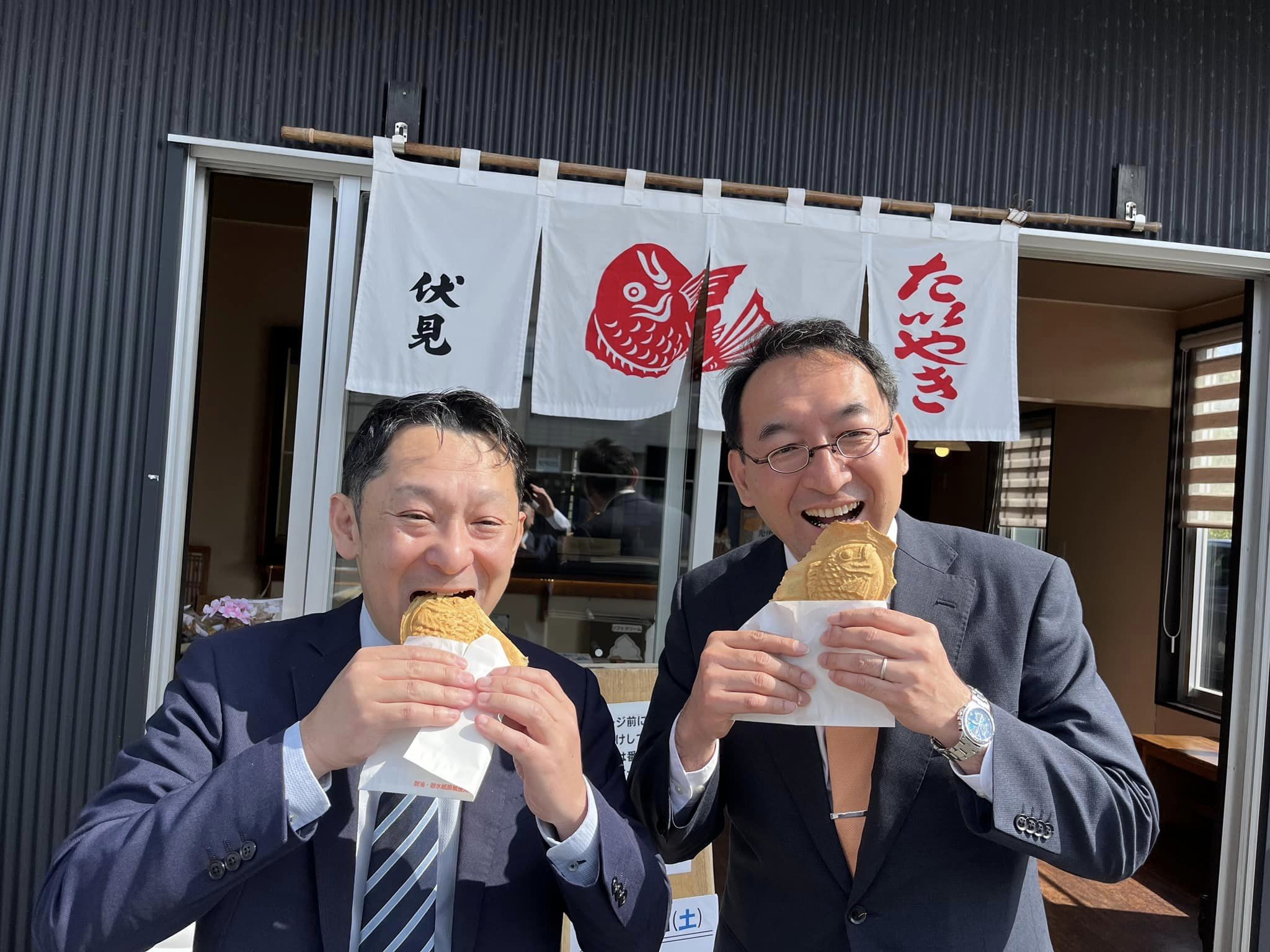 静岡市清水区では、山梨渉 市議と一緒に、興津「伏見」の鯛焼き