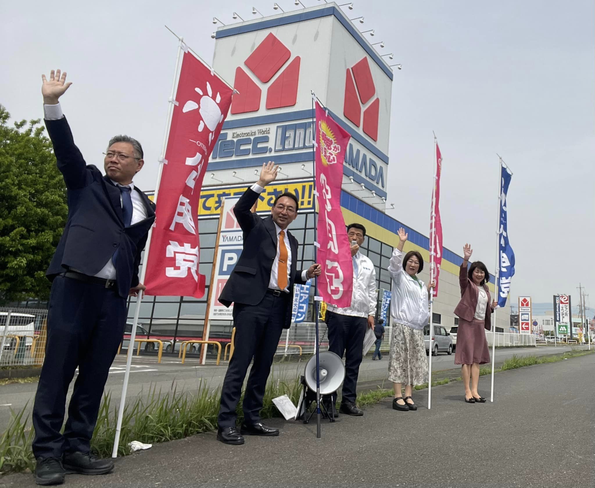 川育子 県議、佐野寿夫 市議、齋藤和文 市議、山藤陽子 市議と一緒に、富士宮市内で街頭演説