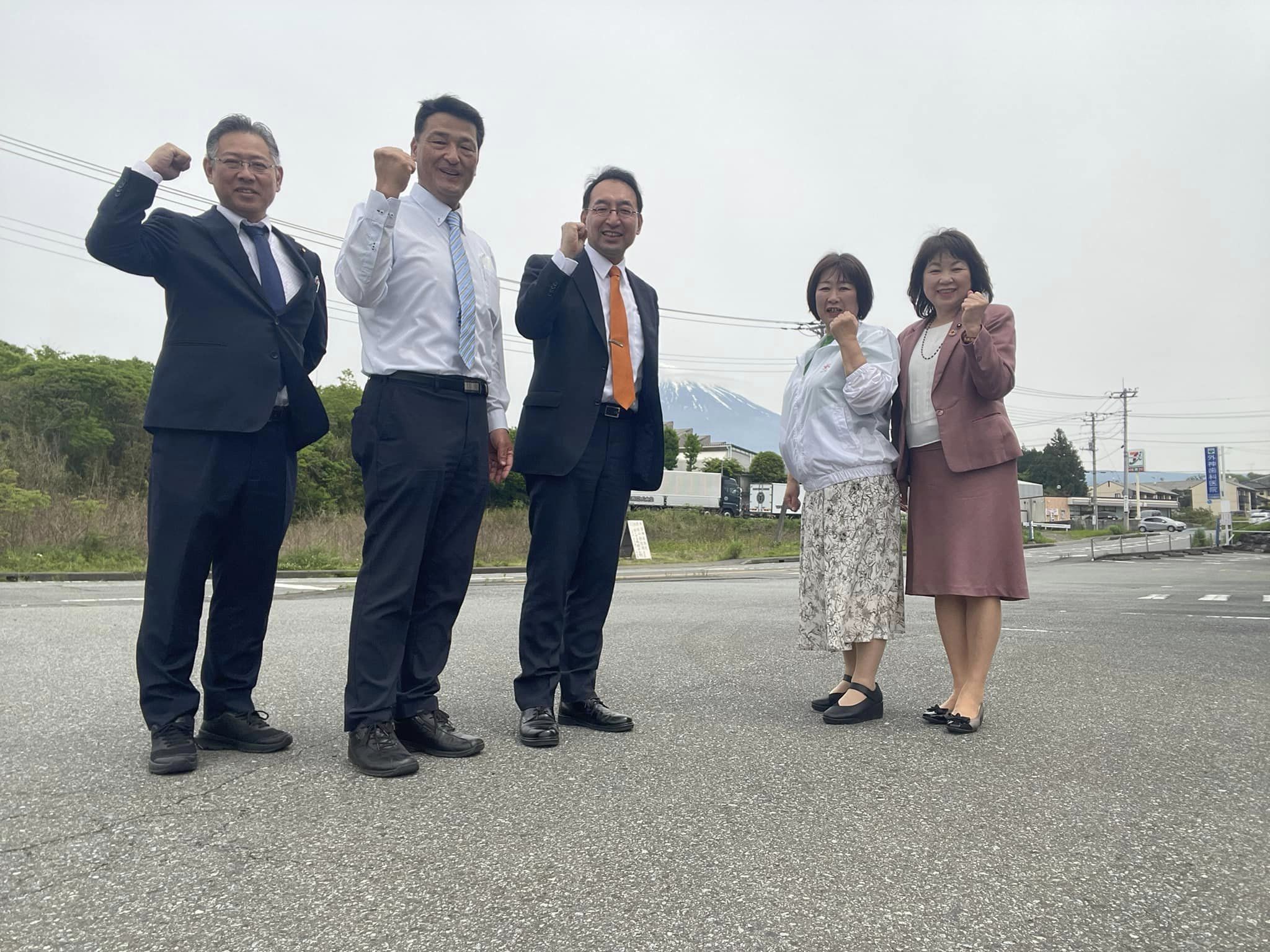 川育子 県議、佐野寿夫 市議、齋藤和文 市議、山藤陽子 市議と一緒に、富士宮市内で街頭演説