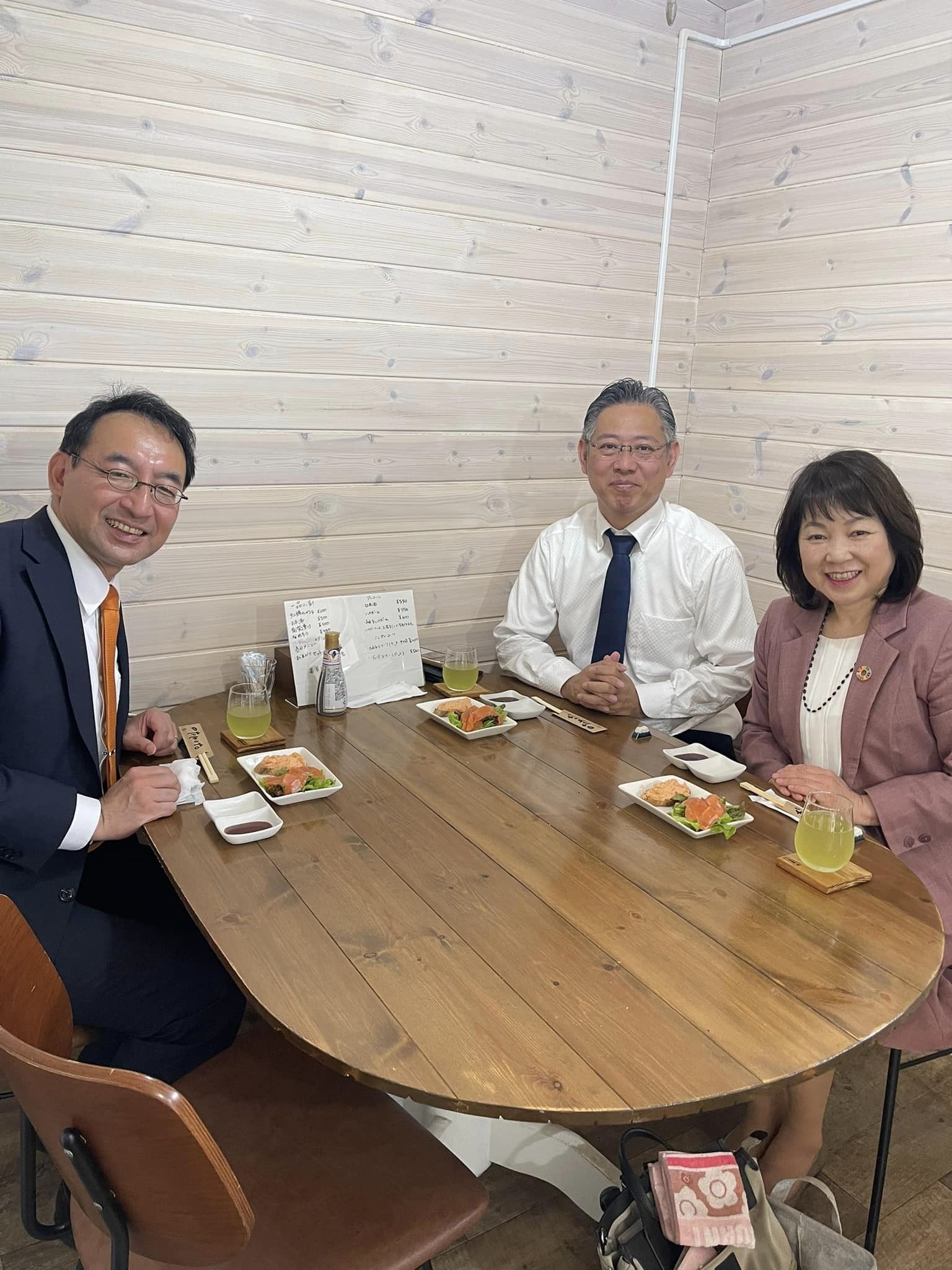 早川育子 県議、齋藤和文 市議と富士宮市の魚『にじます』の昼食