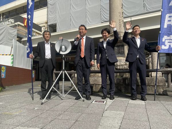 牧野正史 県議、井上智仁 市議、加藤博男 市議と一緒に、水曜日恒例の静岡駅南口前での街頭演説