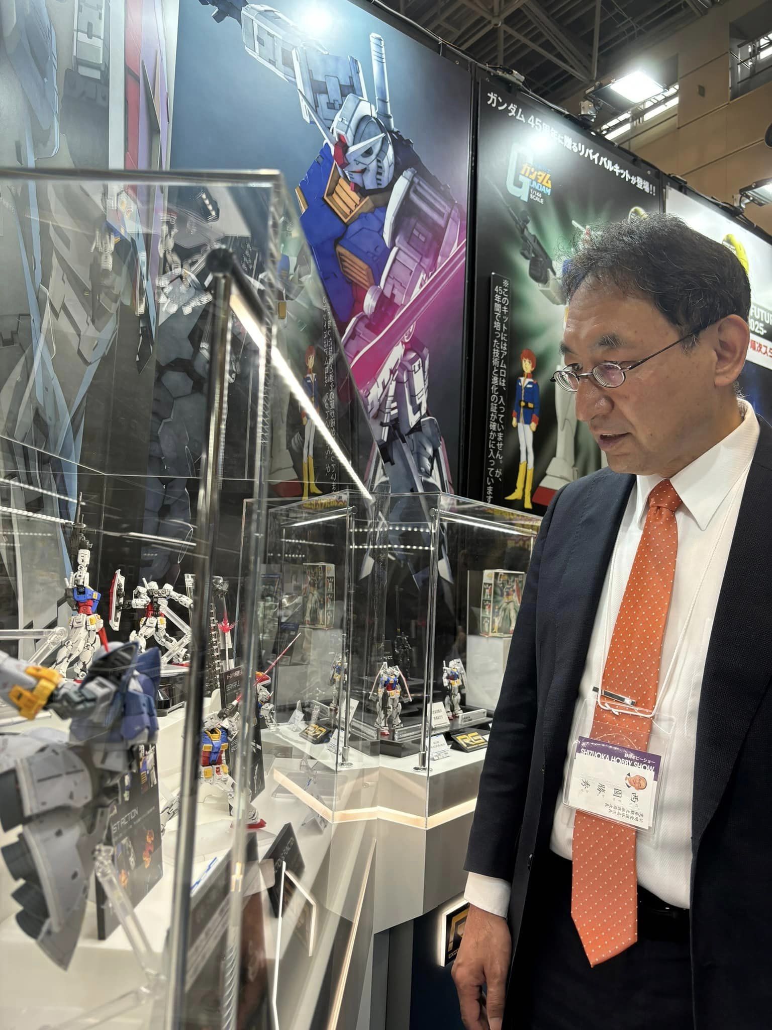 井上智仁 市議、山梨渉 市議、長島強 市議、加藤博男 市議と一緒に、ツインメッセ静岡で開催中の静岡ホビーショーに参加