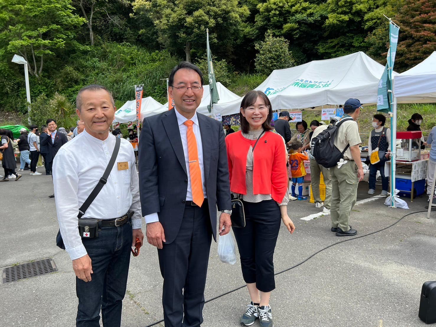 県内有数のいちごの産地である久能海岸周辺の蛇塚で開催された「蛇塚まつり」に、盛月寿美 県議、大石直樹 市議と一緒に参加