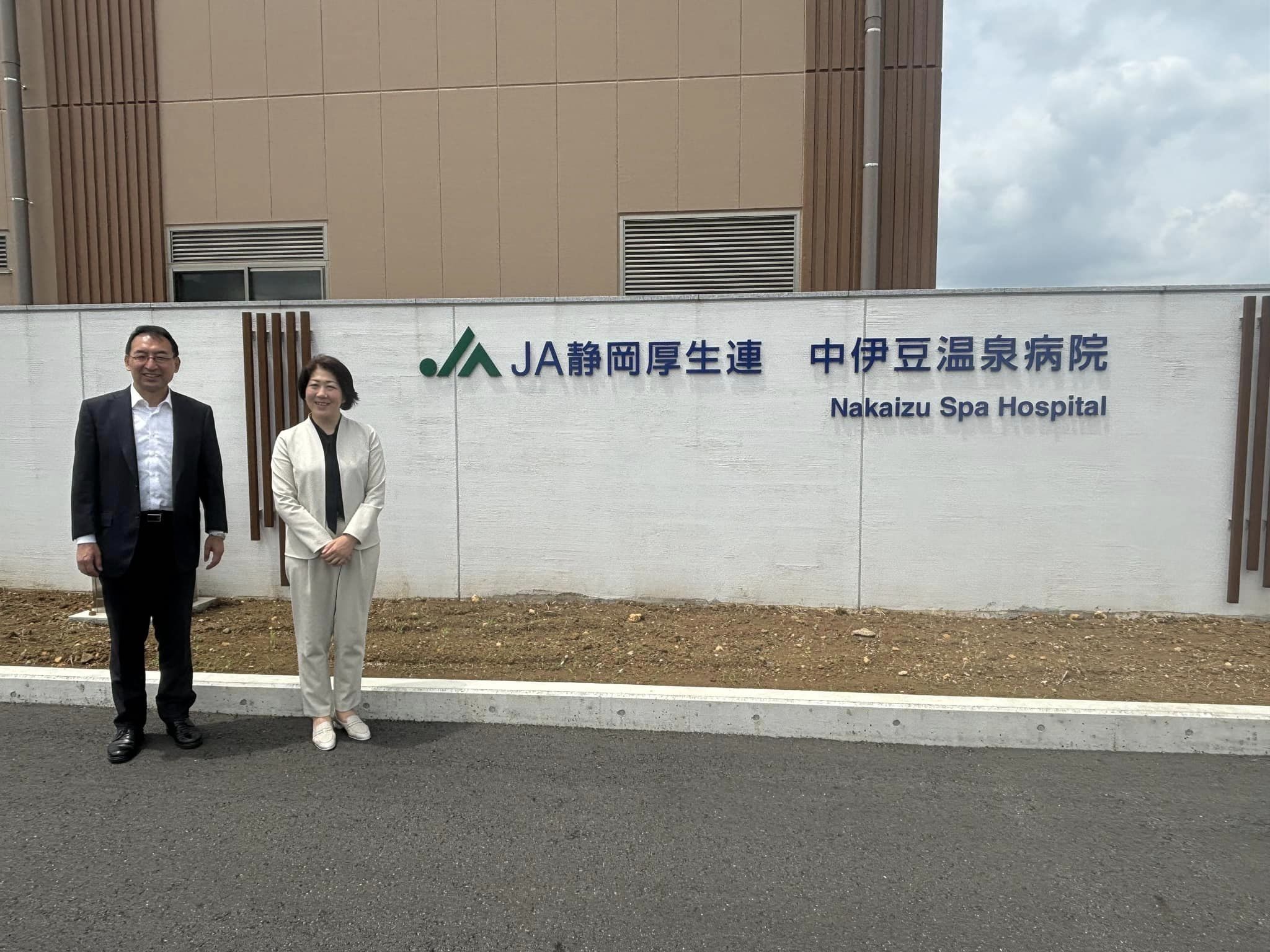 医師の沼崎満子さん（比例区南関東ブロック予定候補）と一緒に、医療・介護関係の皆様にご挨拶