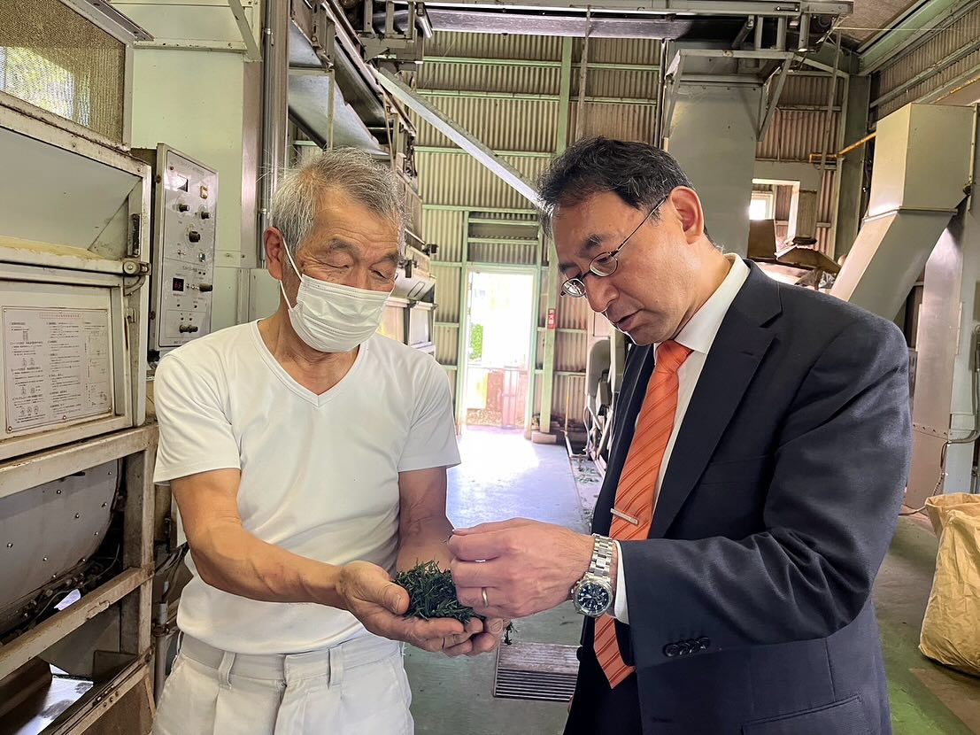 静岡市安倍川上流域の山間地、 玉川横沢地区にある「横沢共同製茶組合」を訪問させて頂きました。