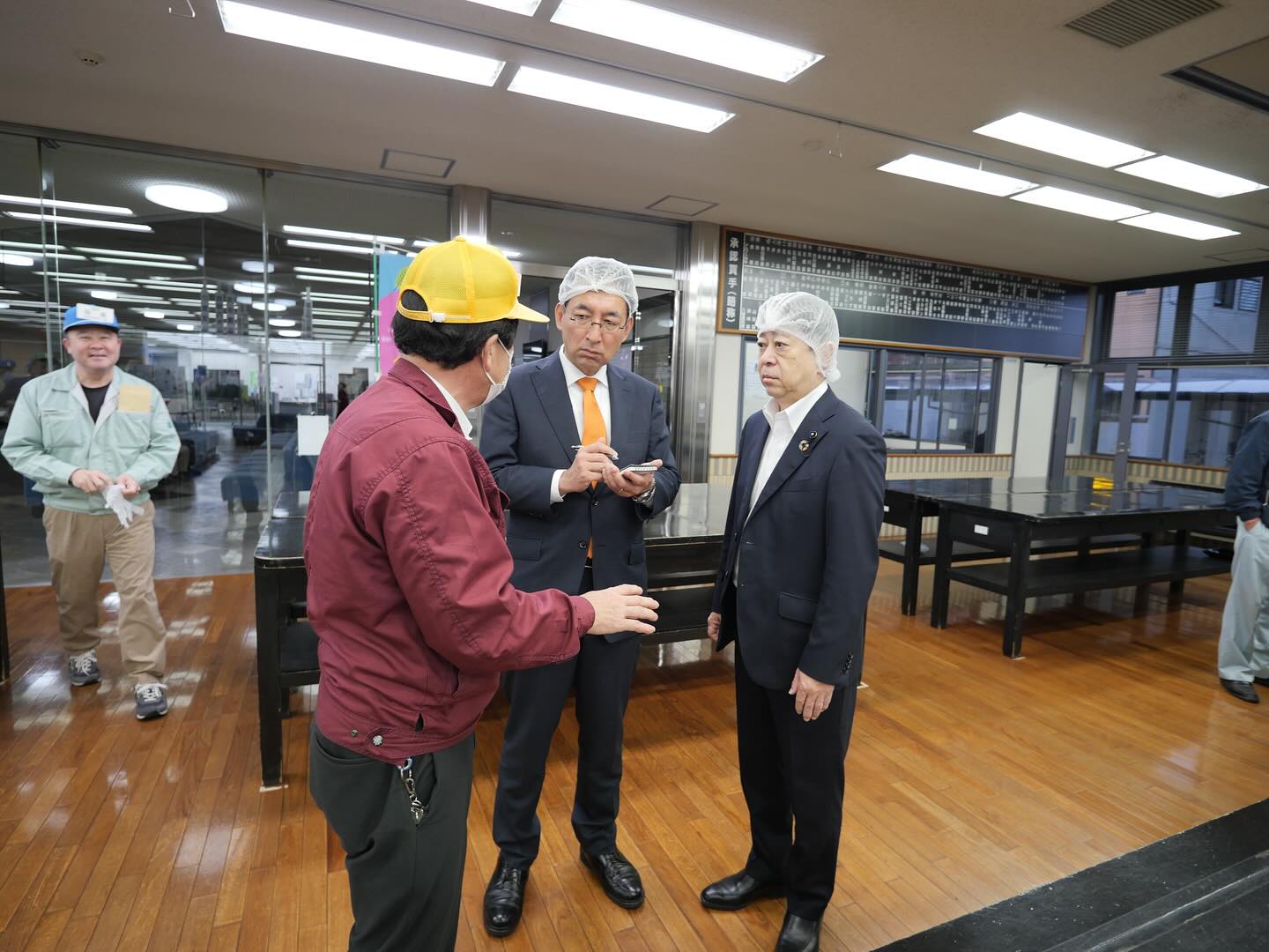 山本彰彦 県議と一緒に、静岡茶市場を見学させて頂きました