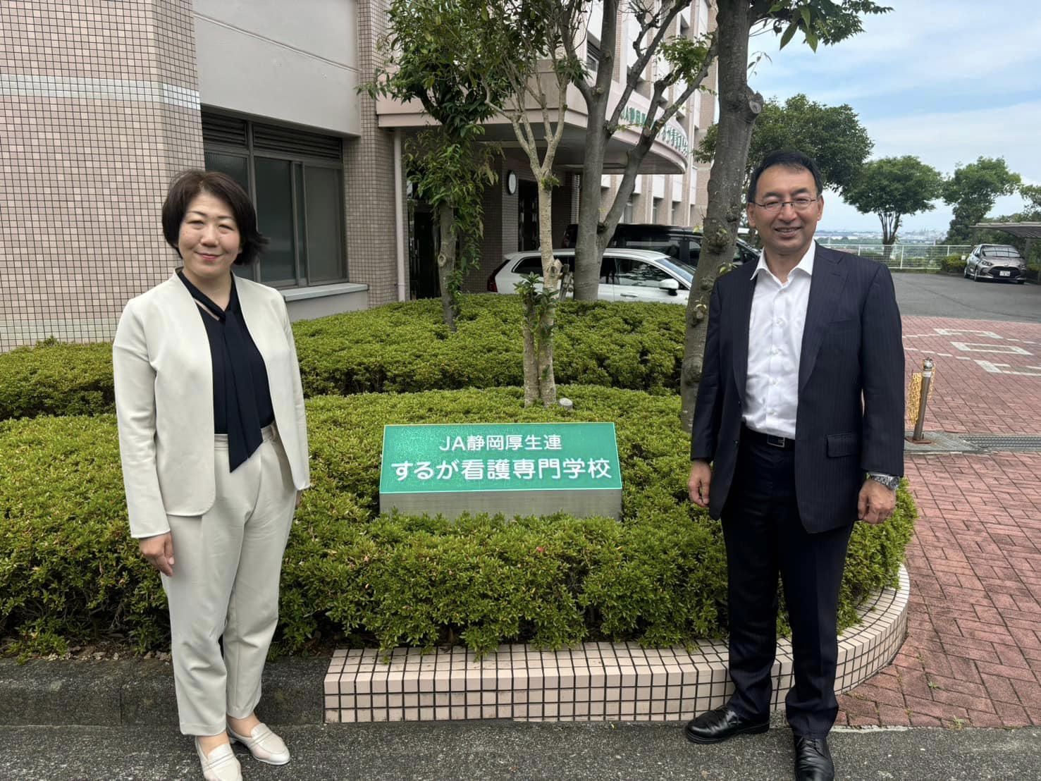 医師の沼崎満子さん（比例区南関東ブロック予定候補）と一緒に、医療・介護関係の皆様にご挨拶