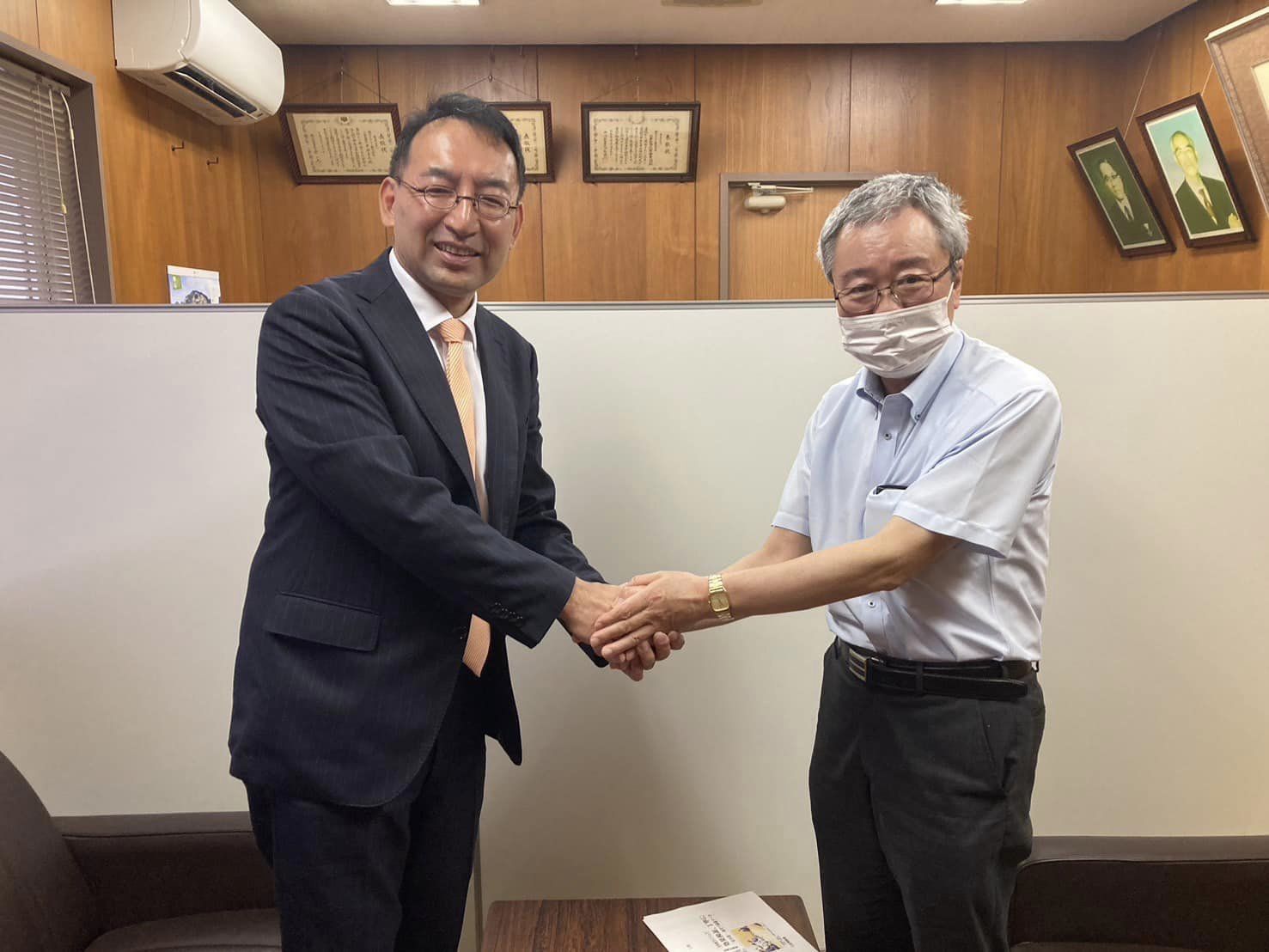山本行男市議と一緒に、静岡県タクシー協会の早瀬公夫副理事長（掛川タクシー社長）と面談
