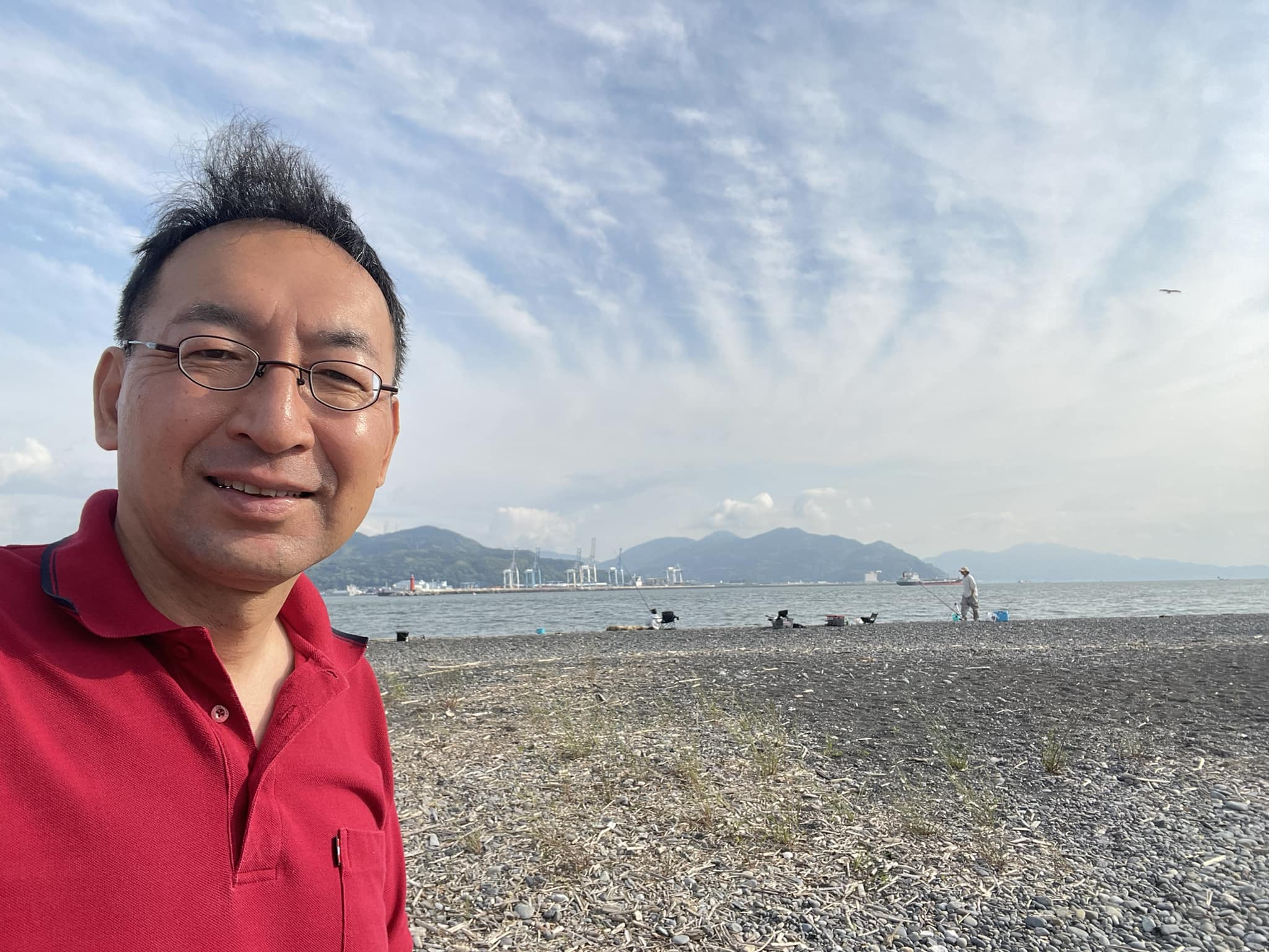 海岸清掃を行うと、心も磨かれるように感じますね