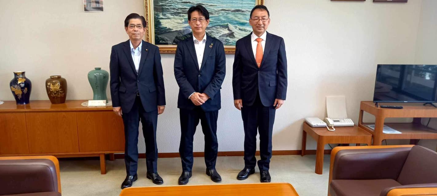 櫻井勝市議と一緒に御前崎市を回り、下村勝市長にご挨拶