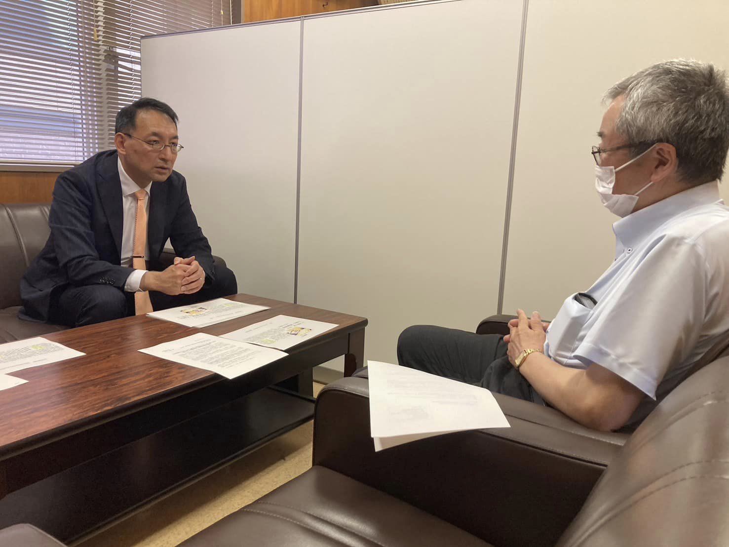 山本行男市議と一緒に、静岡県タクシー協会の早瀬公夫副理事長（掛川タクシー社長）と面談
