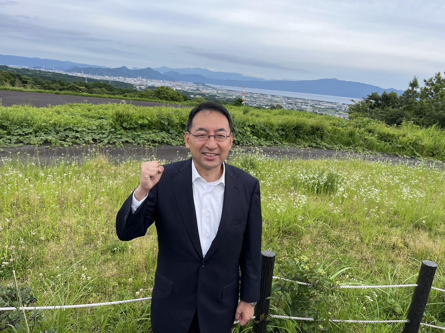 静岡市、熱海市を回り、斉藤国交大臣へ手交した港湾の耐震化などの要望書の内容を関係の皆様に説明