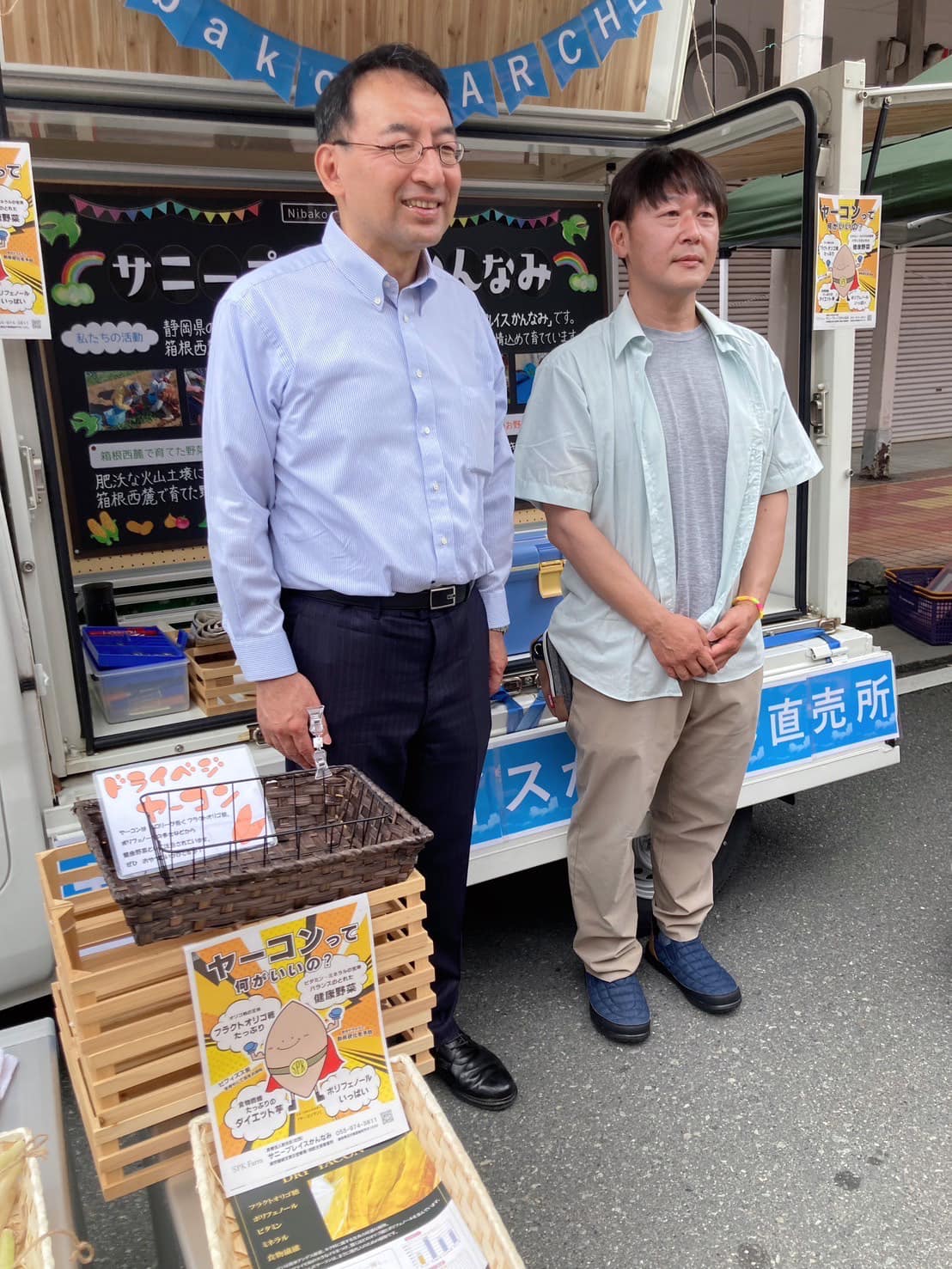 富士本町軽トラ市を訪れました