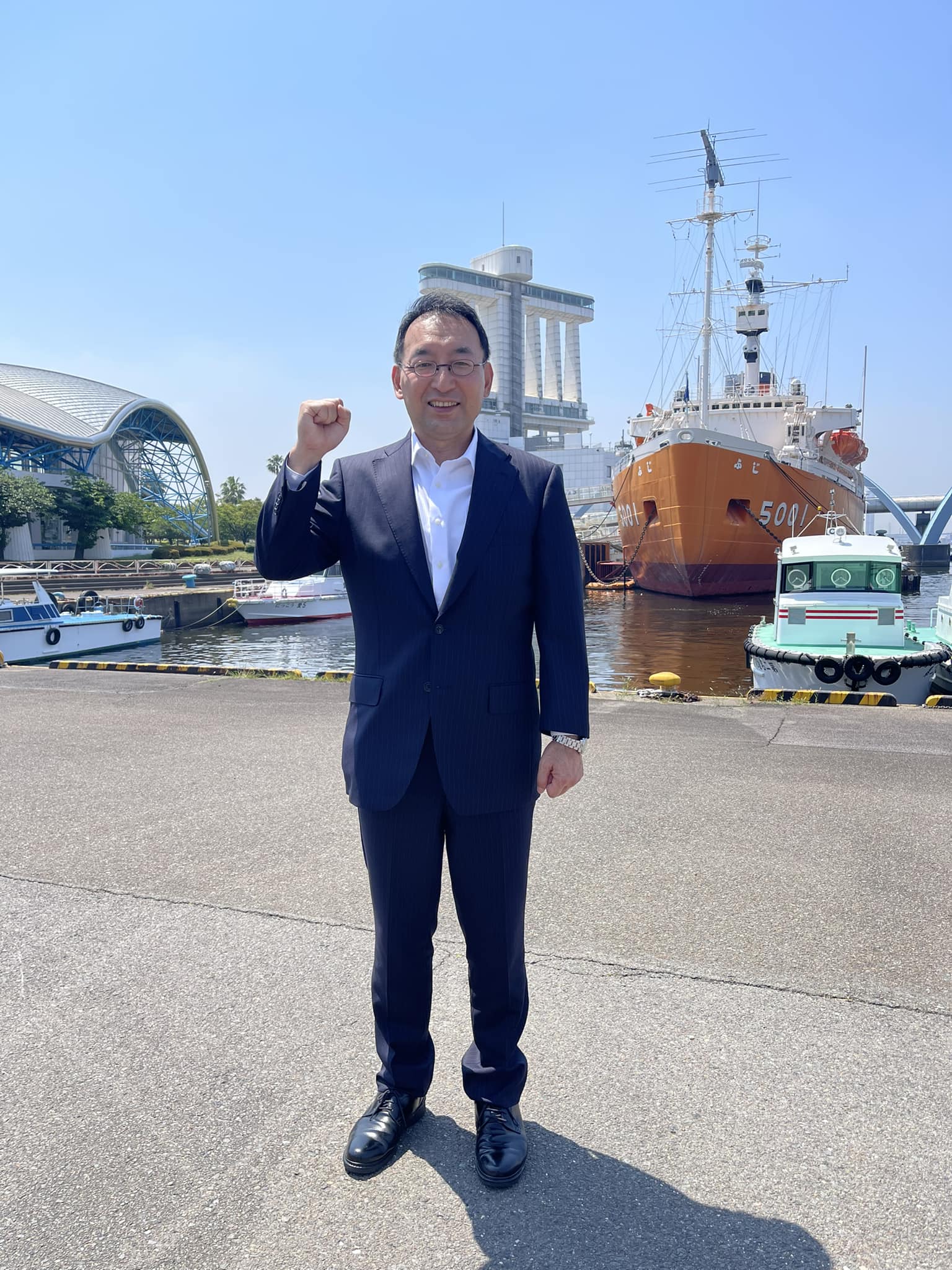 名古屋市内を回り、途中、涼を求めて名古屋港に立ち寄り