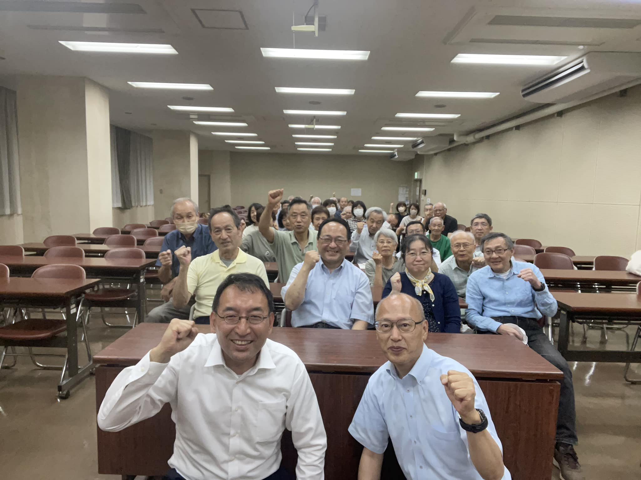 公明党の浜松中第二支部会に参加し、丸英之市議の市政報告の後、ご挨拶