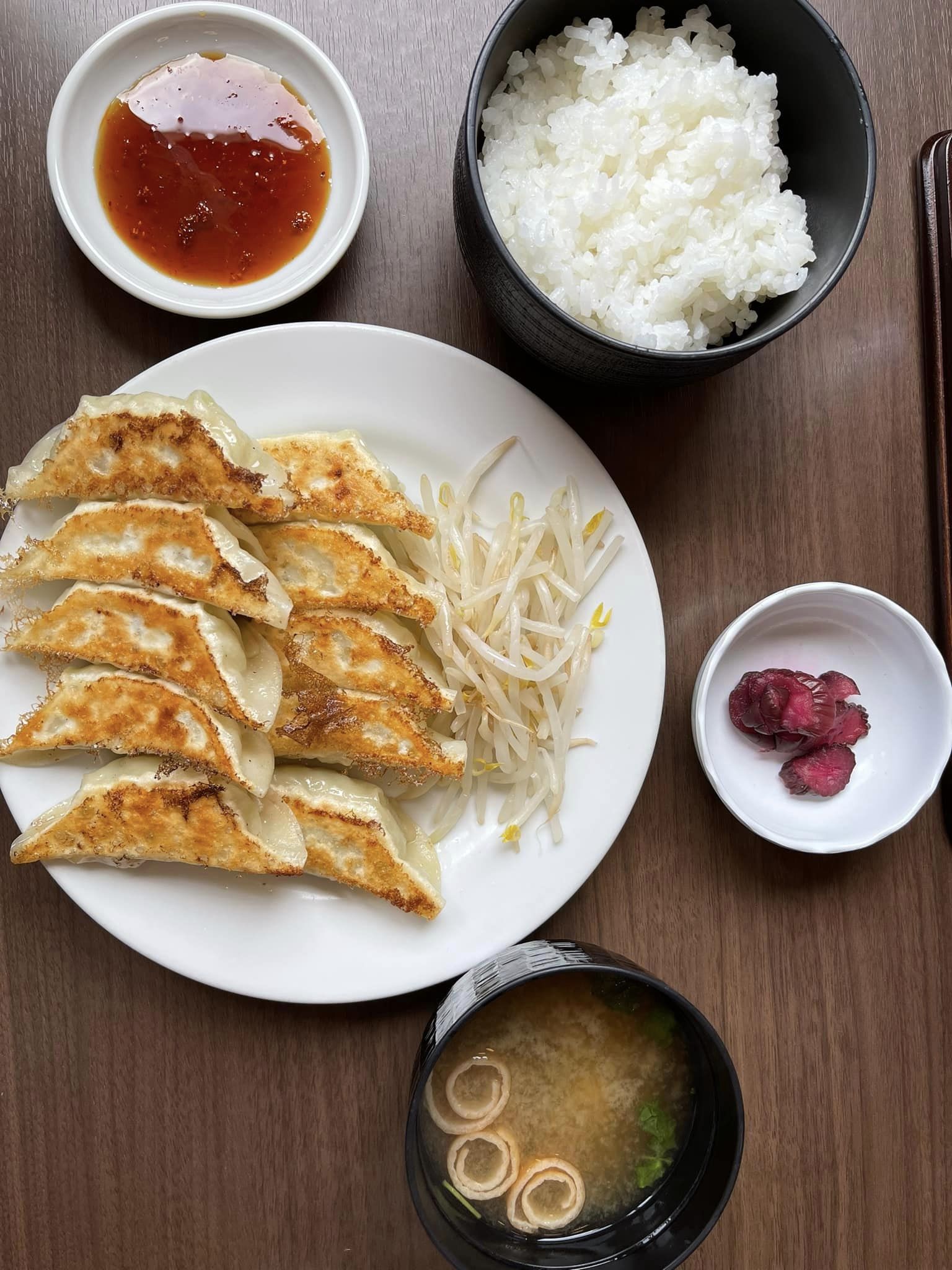 昼食は浜松餃子の元祖・石松餃子