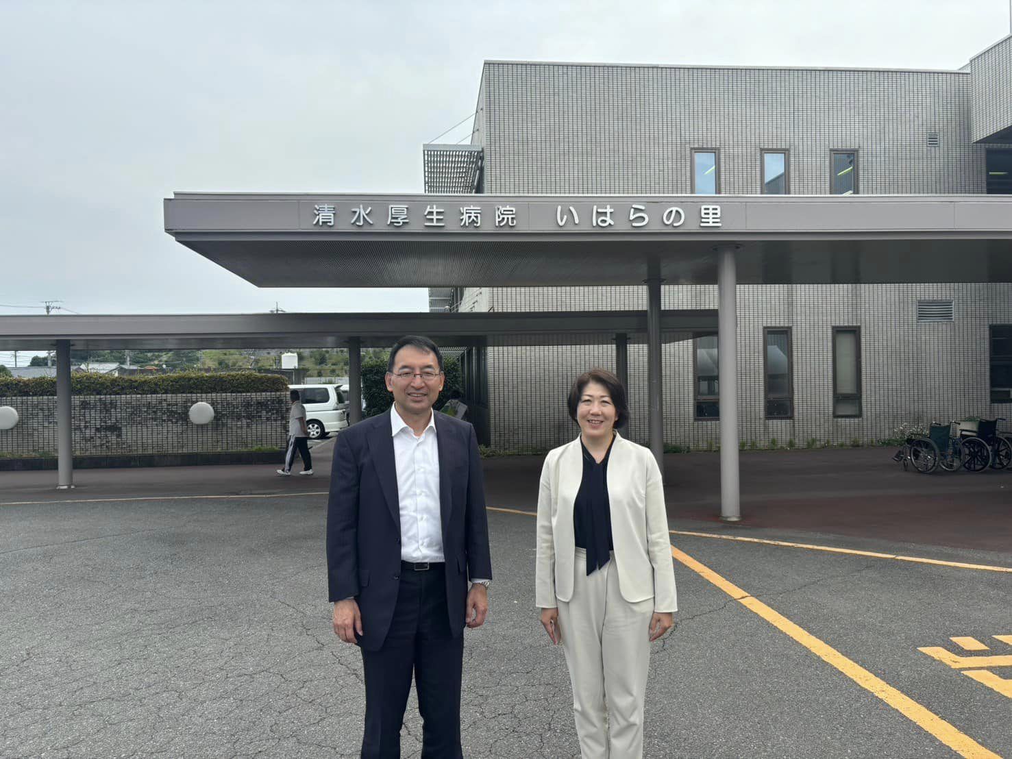 医師の沼崎満子さん（比例区南関東ブロック予定候補）と一緒に、医療・介護関係の皆様にご挨拶