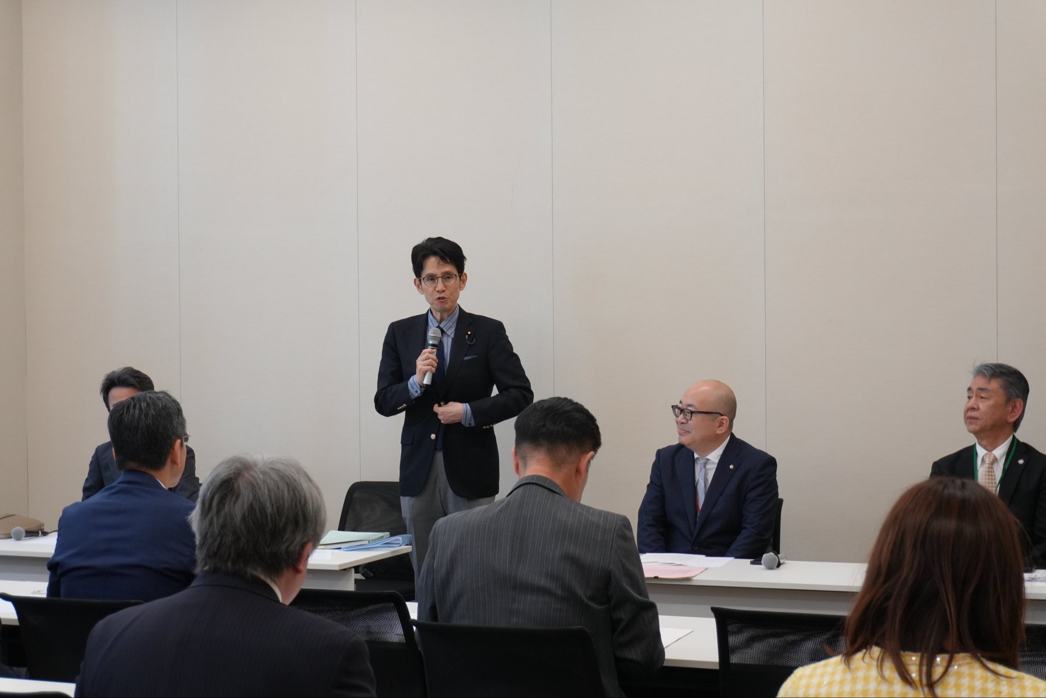 会　長　階　猛　衆議院議員