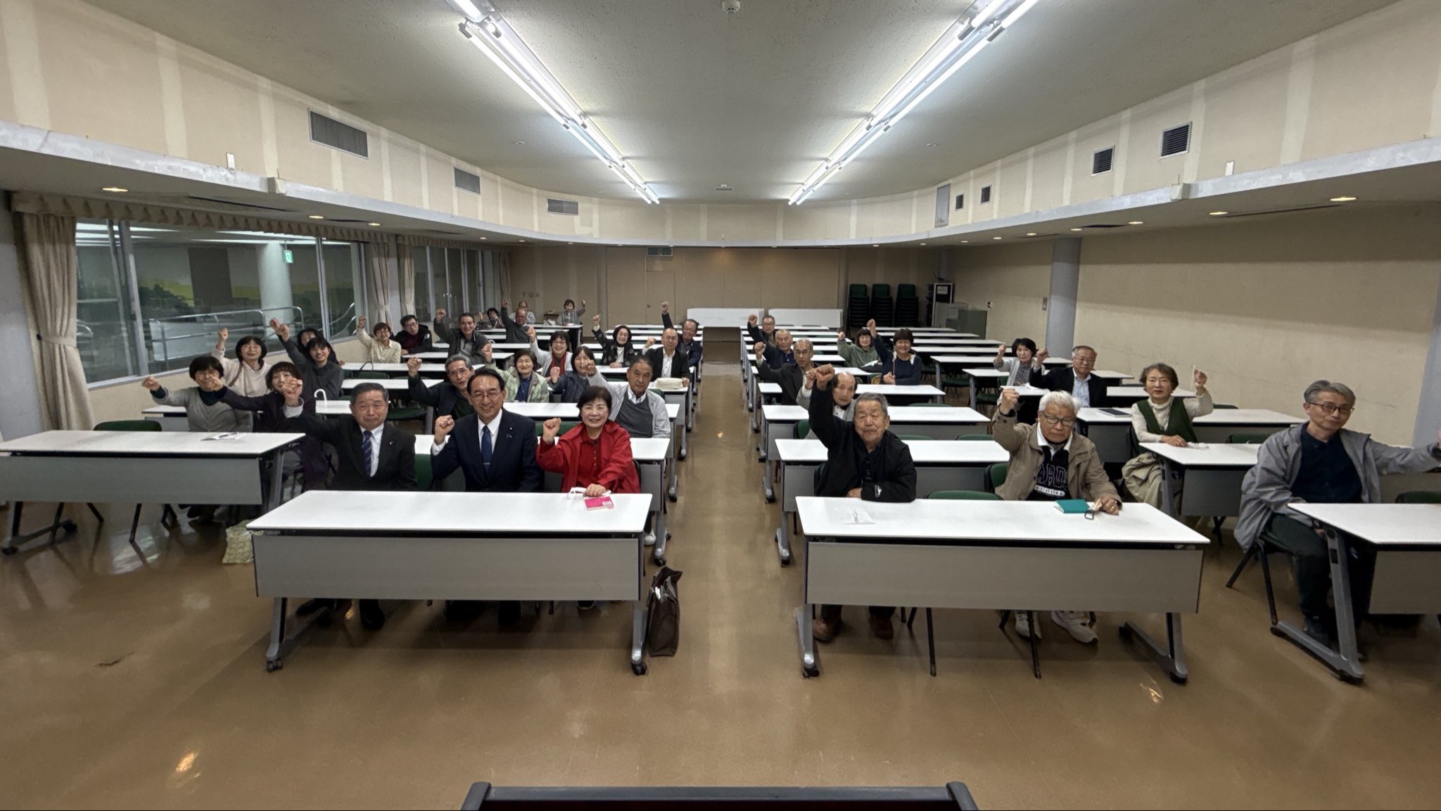 掛川市の山本行男市議が主催する公明党掛川支部会に、中道改革連合の小山のぶひろさんとともに参加