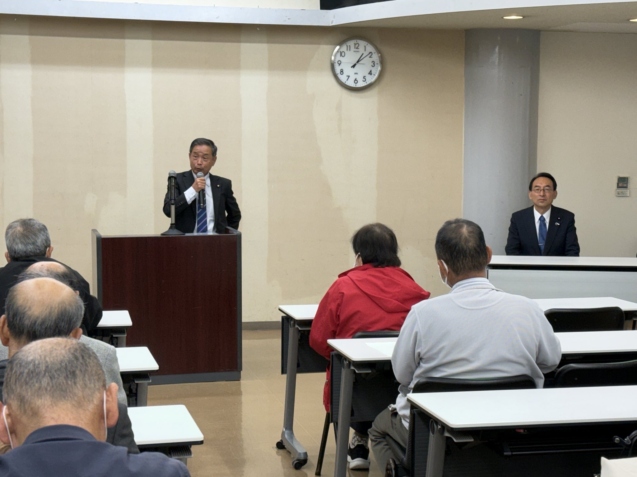 掛川市の山本行男市議が主催する公明党掛川支部会に、中道改革連合の小山のぶひろさんとともに参加