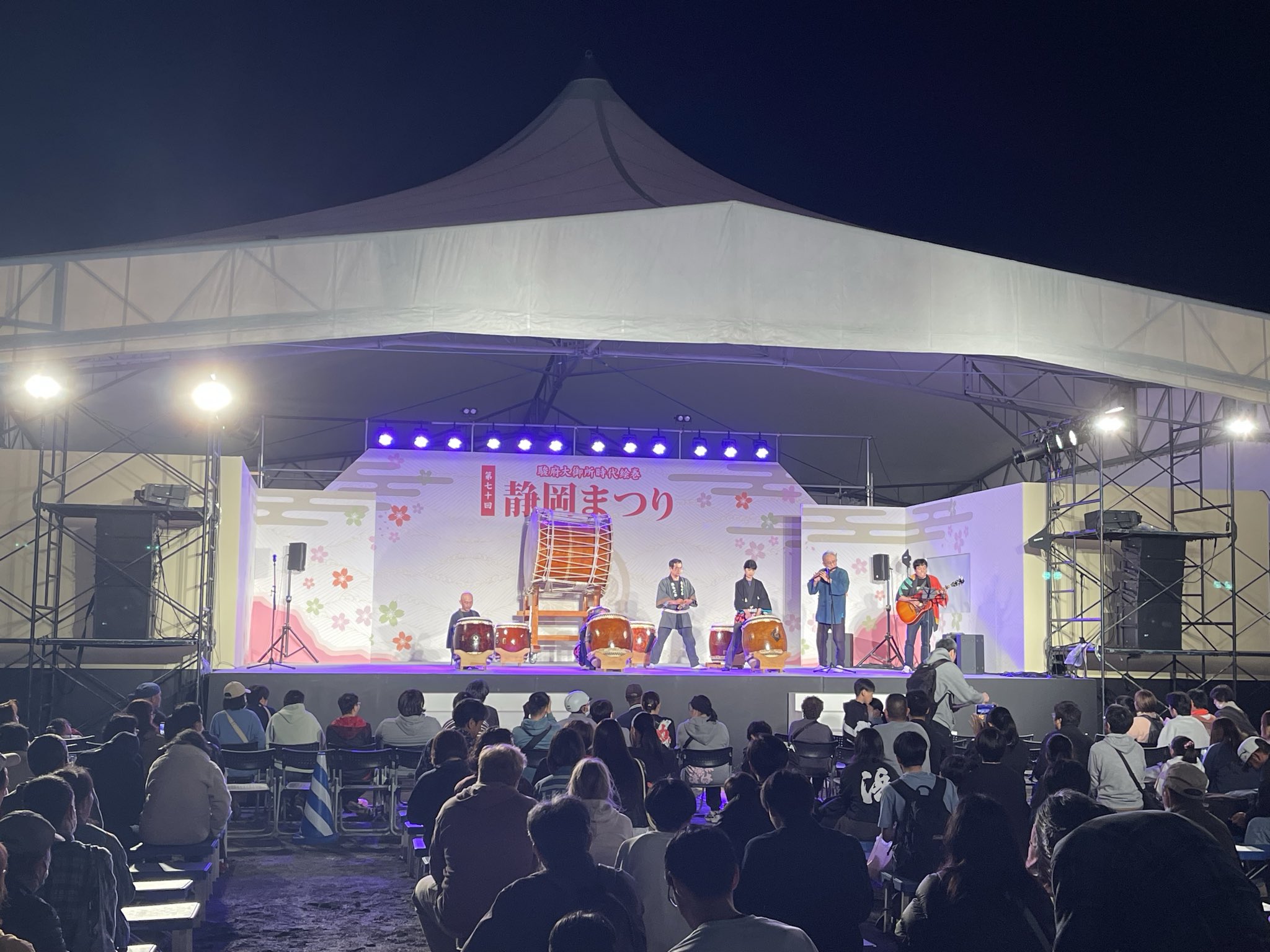 第70回静岡まつりが盛大に開催されました。ライトアップされた駿府城公園の桜