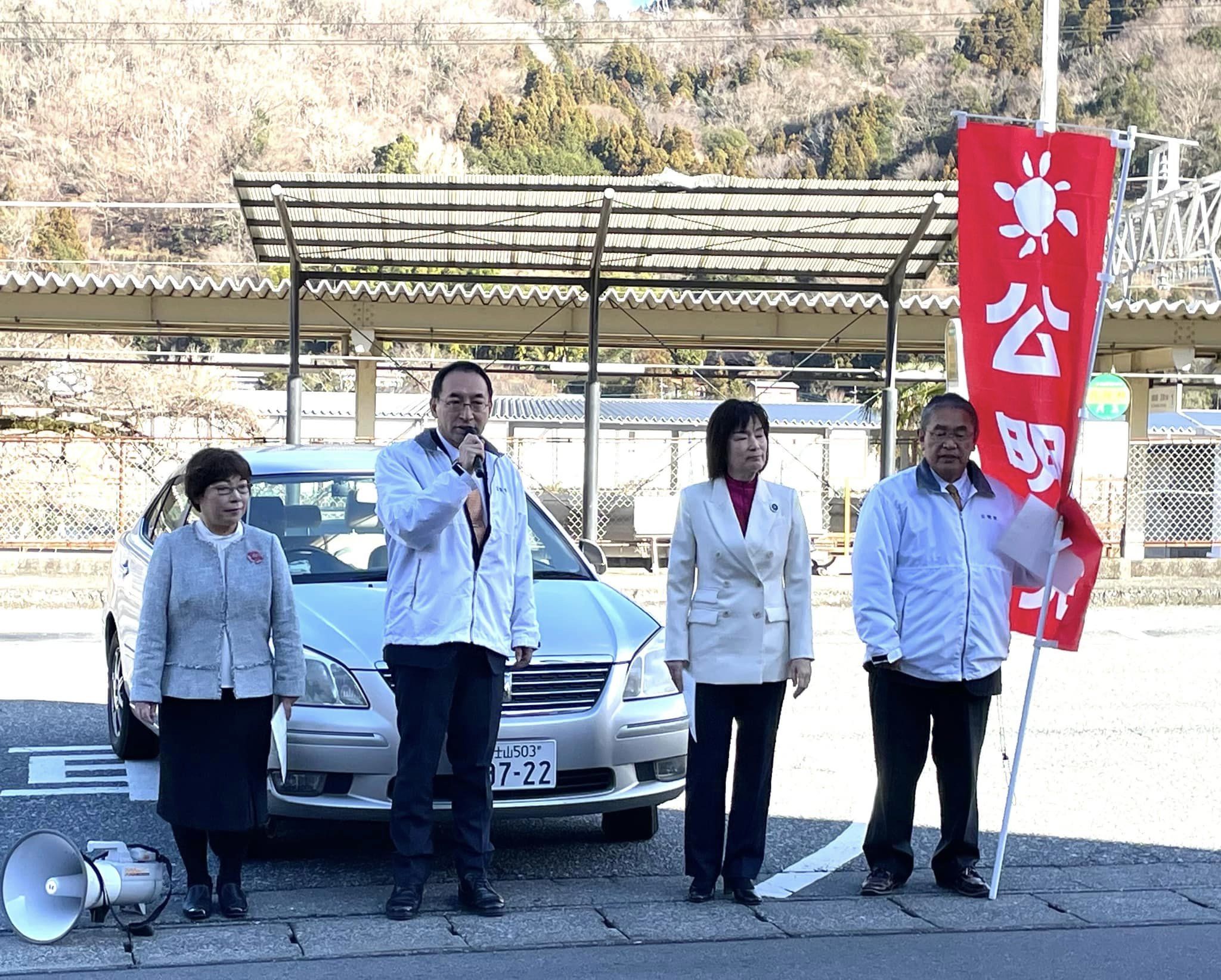 蓮池章平 県議、御殿場市の 勝間田博文 市議、小林恵美子 市議、小山町の 石原和美 町議と一緒に、JR御殿場線の駿河小山、足柄、御殿場、富士岡の各駅前で街頭演説