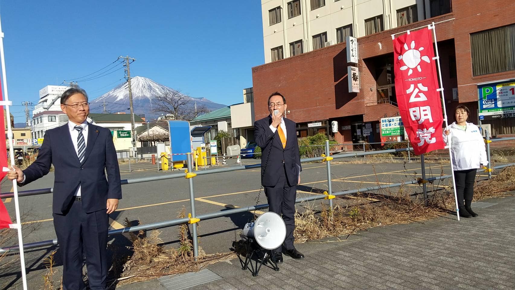 佐野寿夫 市議、齋藤和文 市議、山藤陽子 市議と一緒に、富士宮駅前で「成人の日」街頭演説