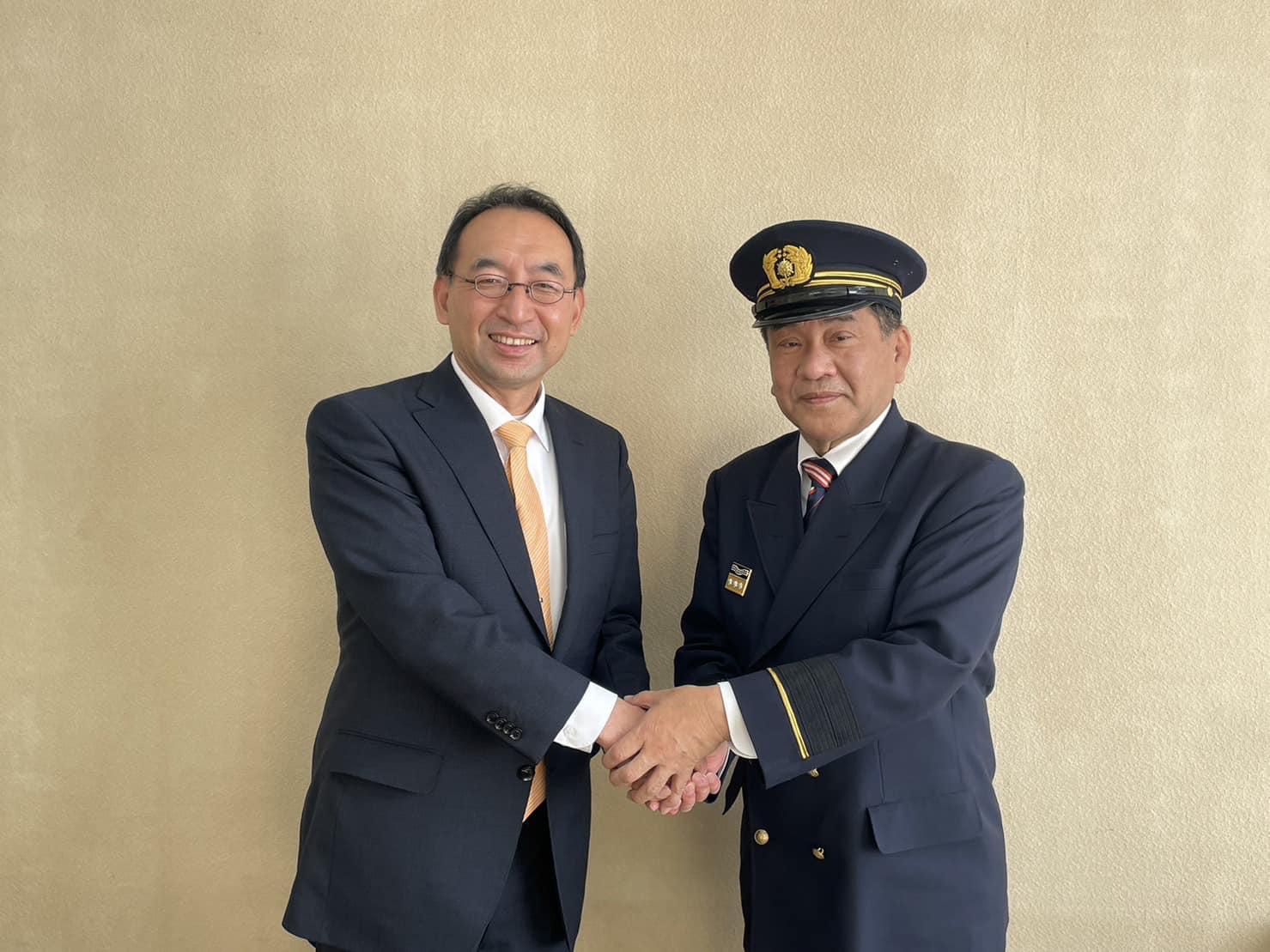 消防団出初式に出られる中野弘道 焼津市長に新年のご挨拶