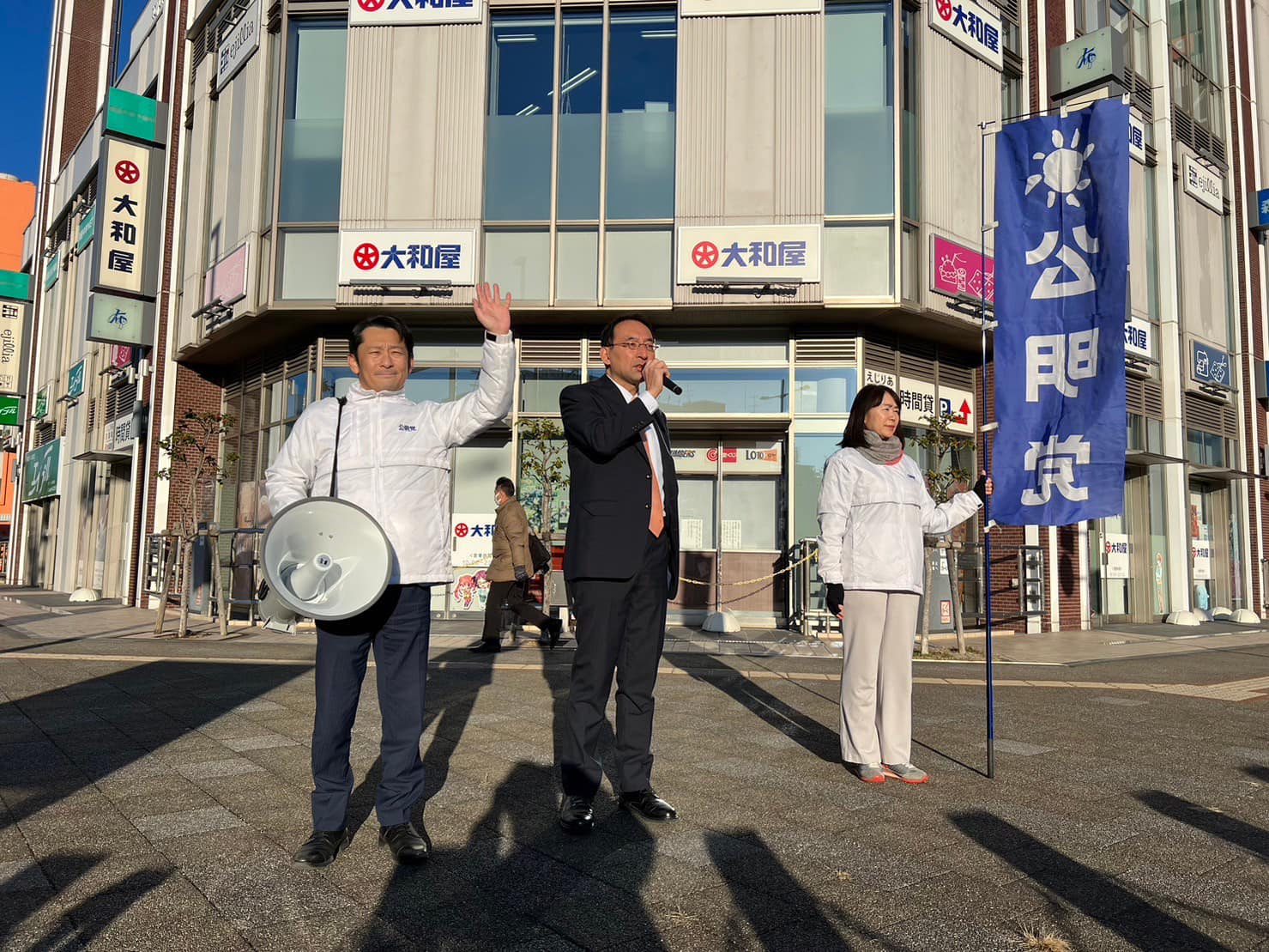 盛月寿美 県議、大石直樹 市議、山梨渉 市議と一緒に、清水駅西口大和屋様前で街頭演説