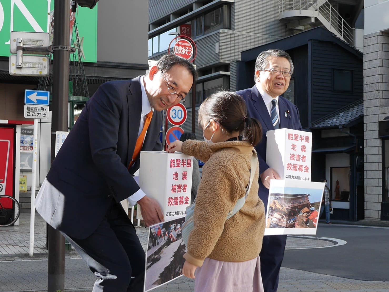 「静岡県令和6年能登半島地震被災者救援の会」（高田好浩代表）が静岡市葵区のけやき通りで行った募金活動に協力