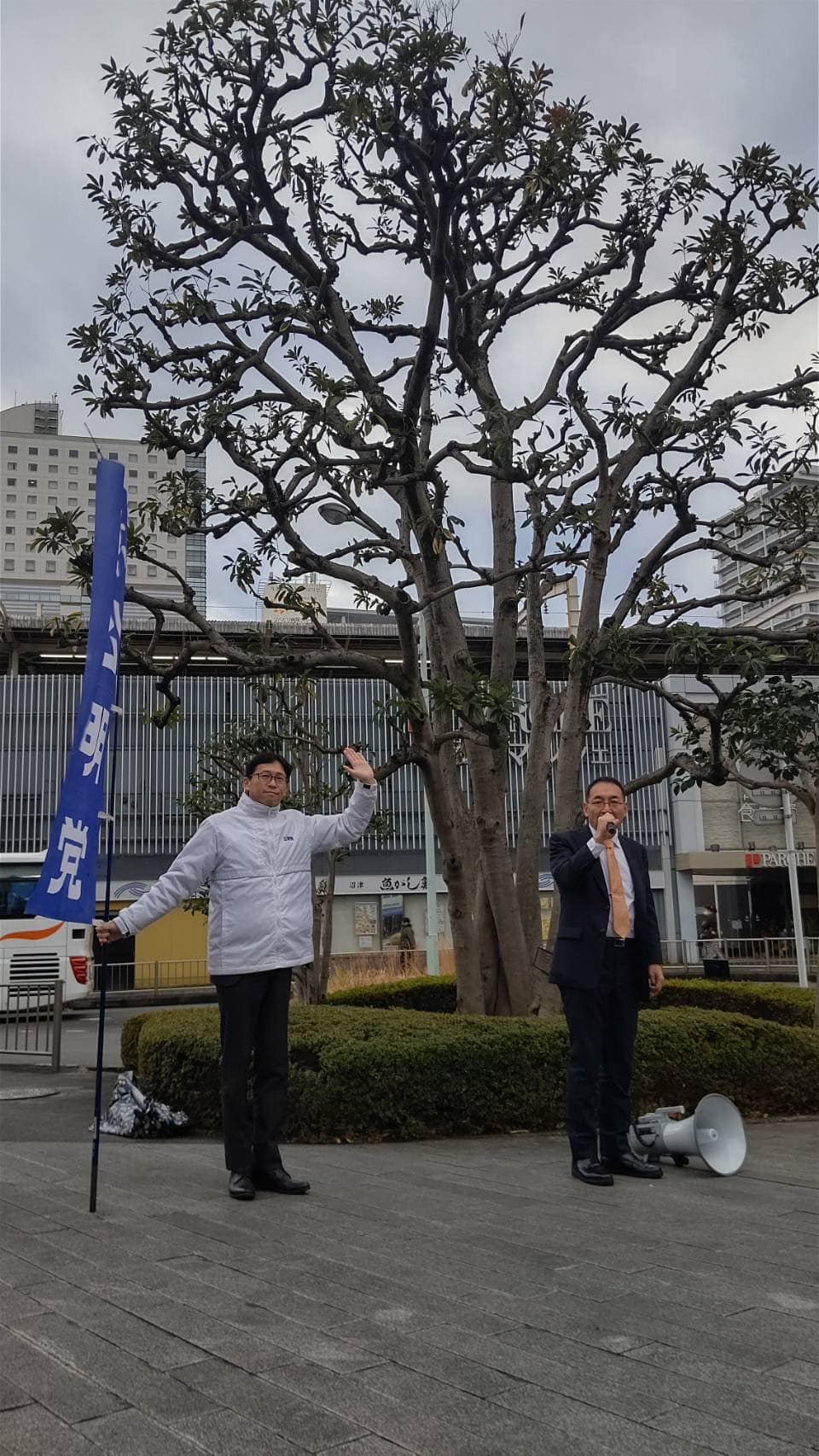 山本彰彦 県議、長島強 市議と一緒に静岡駅北口前で街頭演説