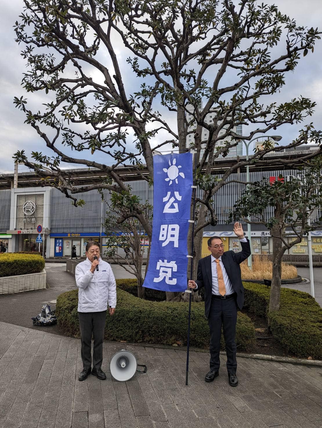 山本彰彦 県議、長島強 市議と一緒に静岡駅北口前で街頭演説