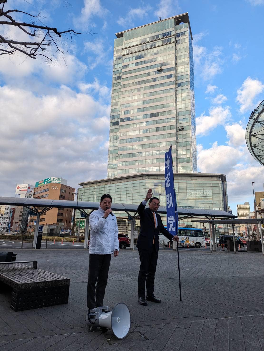 山本彰彦 県議、長島強 市議と一緒に静岡駅北口前で街頭演説