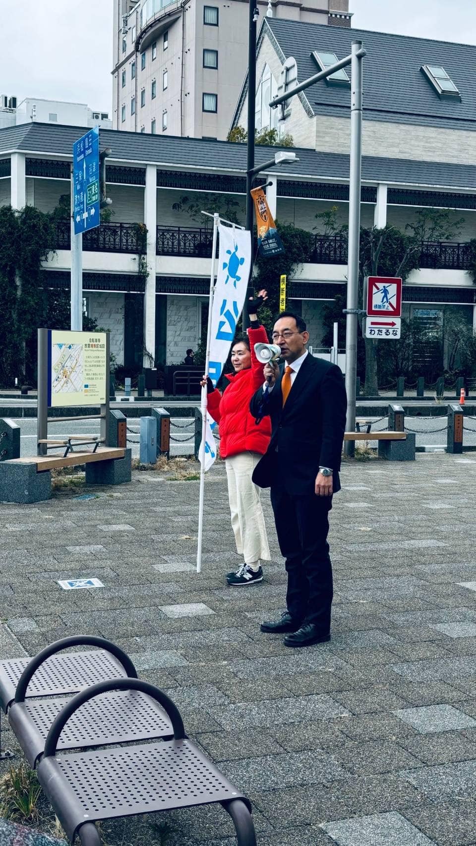 盛月寿美 県議と一緒に、清水駅西口大和屋様前で街頭演説