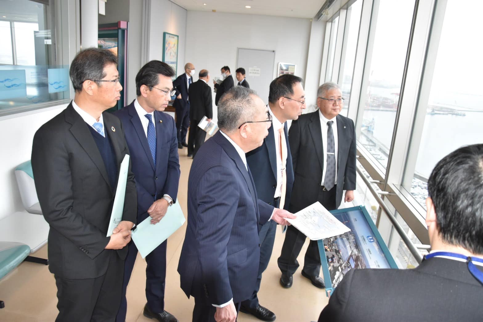 中川康洋 衆院議員と一緒に、四日市港の関係の皆様にご挨拶