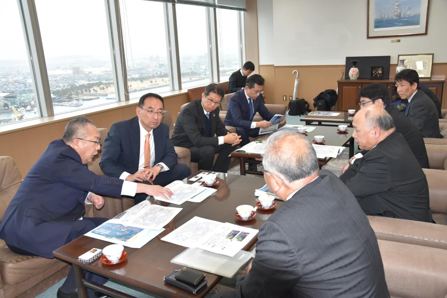 中川康洋 衆院議員と一緒に、四日市港の関係の皆様にご挨拶