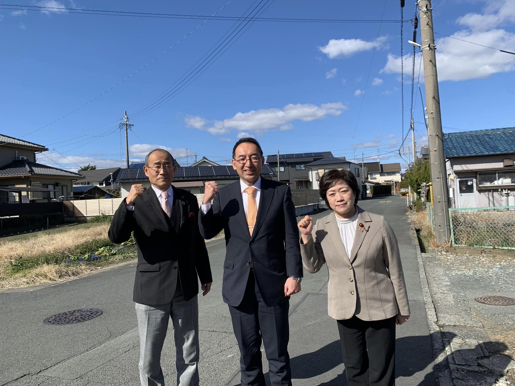 黒田豊 市議、幸田恵里子 市議、丸英之 市議、山崎とし子 市議と一緒に、浜松市を回りました