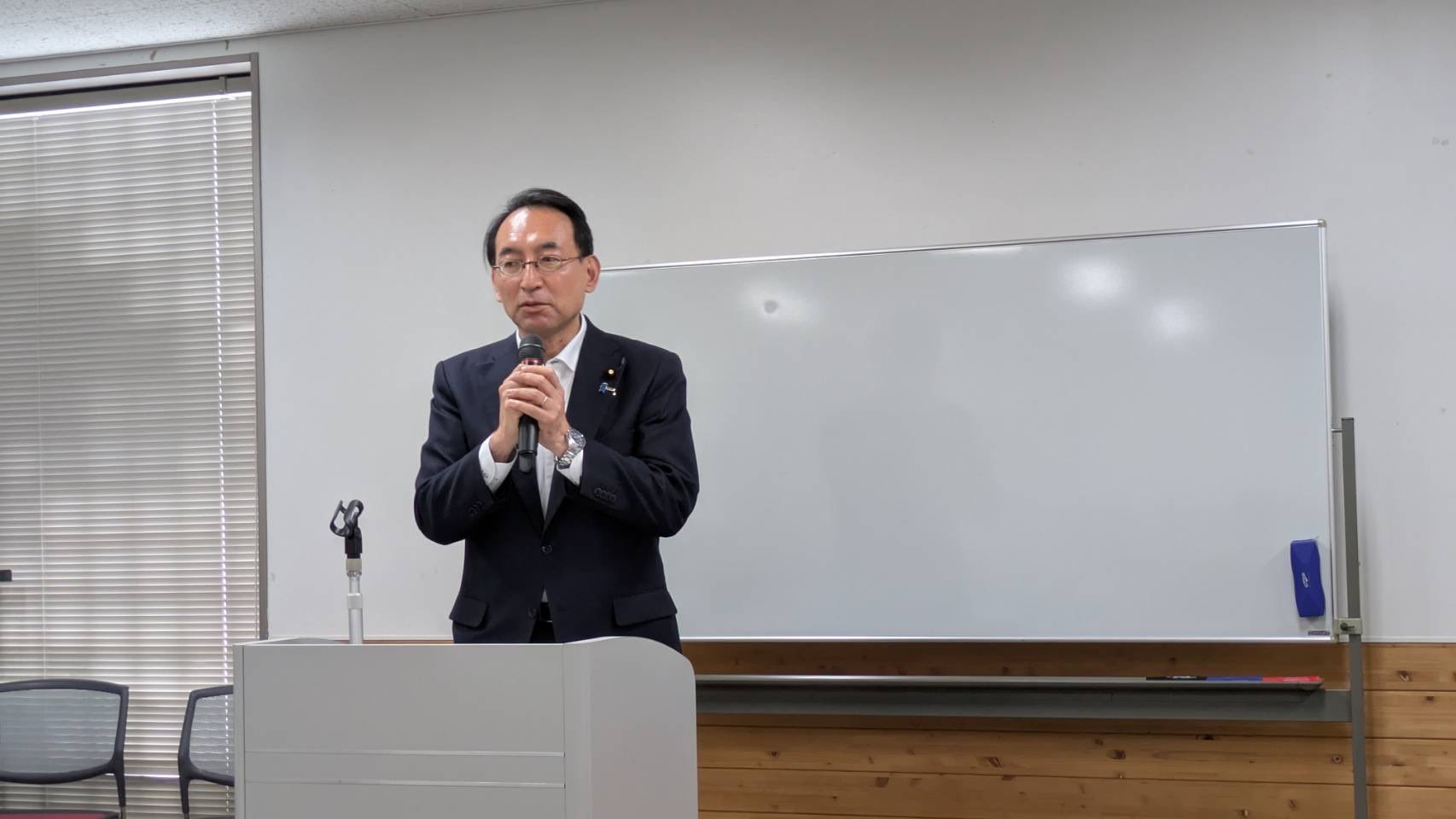 公明党天竜支部会に、浜松市の山崎とし子市議、黒田ゆたか市議、幸田えり子市議とともに参加