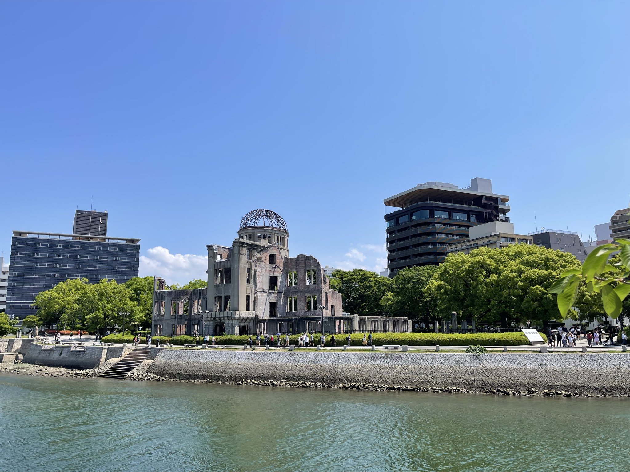 中道改革連合の有志で広島平和記念公園を訪れ、原爆死没者慰霊碑ならびに韓国人原爆犠牲者慰霊碑に献花しました