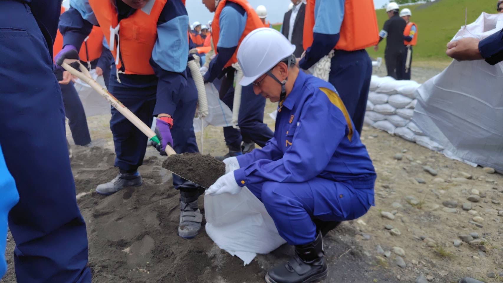 私も「土のう拵え」の訓練に参加させていただき、その大変さと重要性を改めて実感しました
