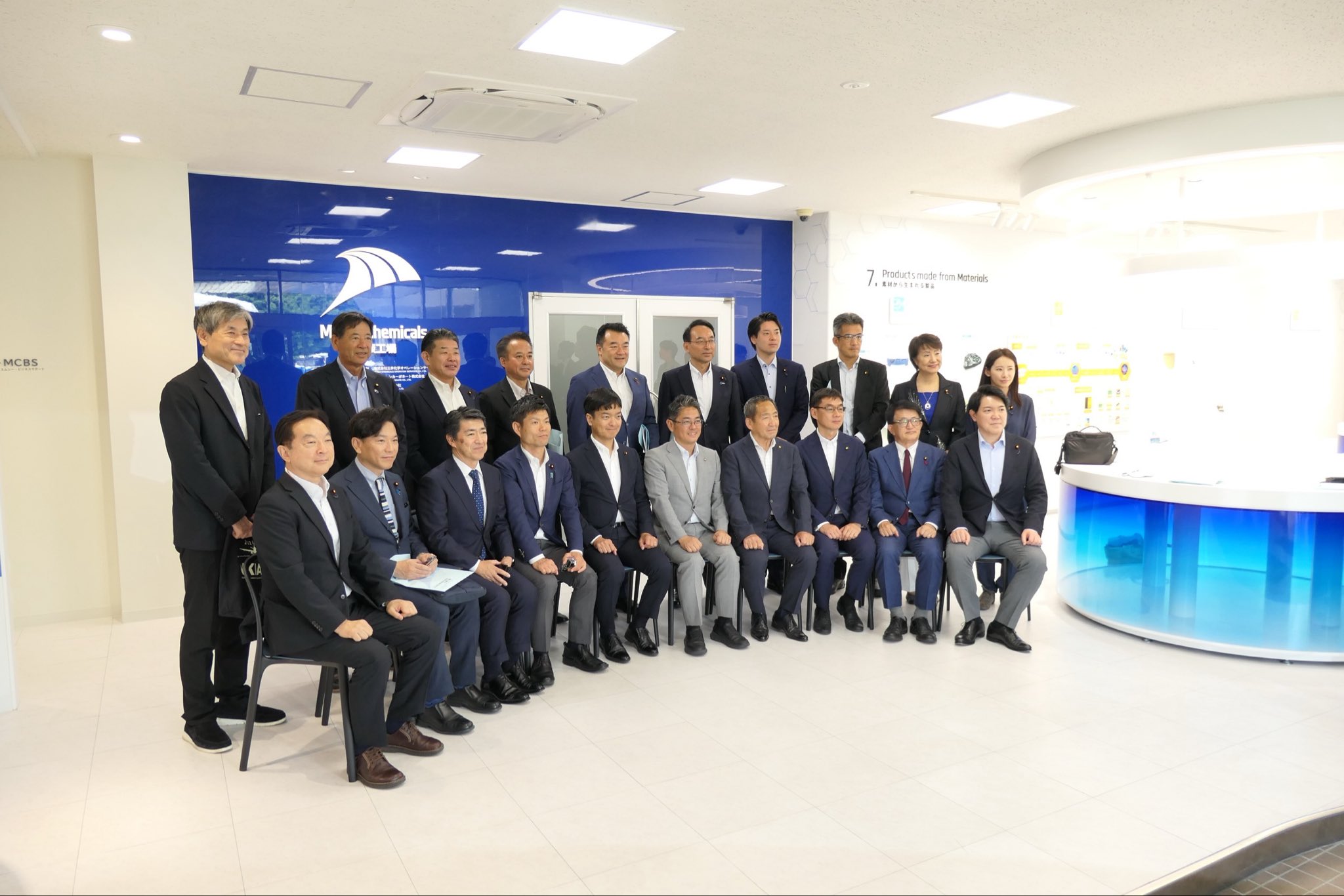 衆議院環境委員会の視察で、三井化学株式会社大阪工場、高石市、コスモ石油堺製油所を訪問し、意見交換