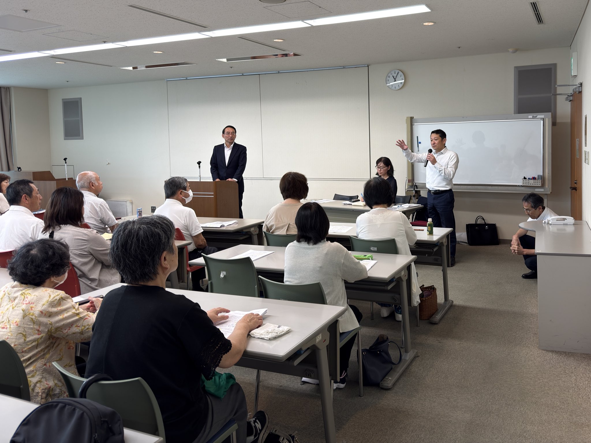 公明党清水第一支部会が開催され、盛月ひろみ県議、山梨わたる静岡市議とともに参加