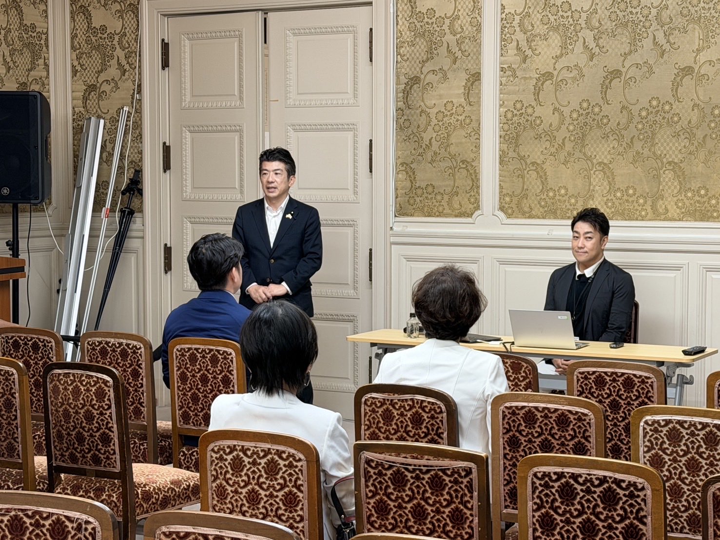 中谷一馬さんから、「国内外の選挙におけるSNSの偽情報・誤情報および政治広告の影響について」と題した講演を伺いました