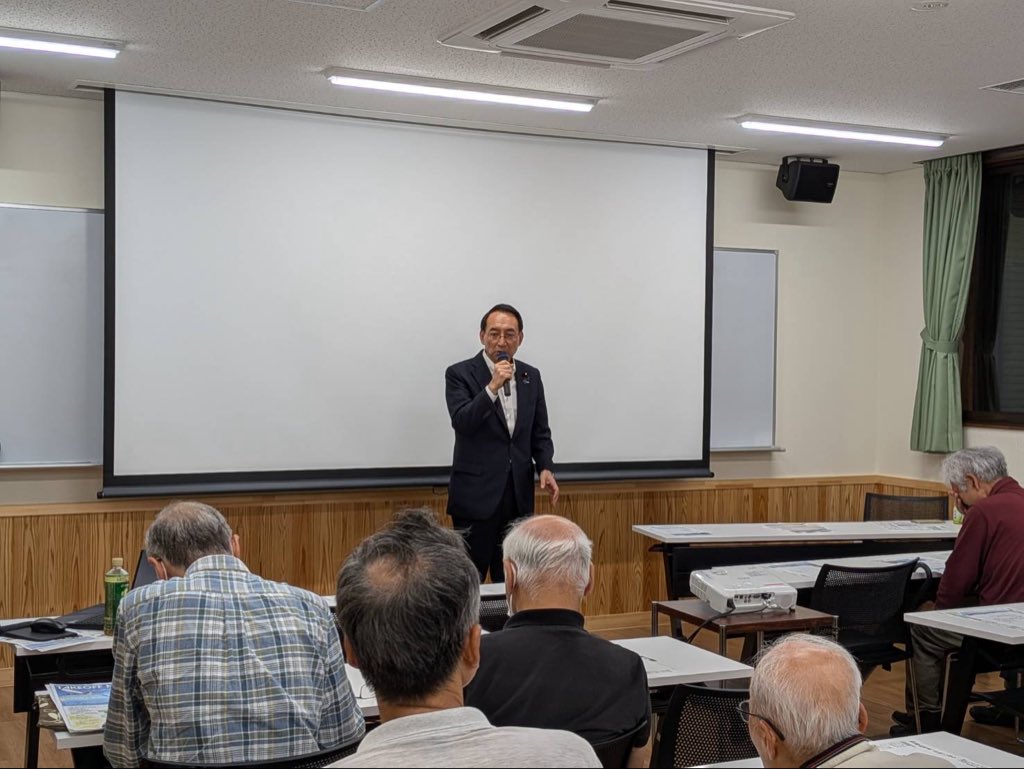 丸英之市議が主催する公明党浜松中第二支部会にお招きいただき、国会での活動を中心にお話ししました