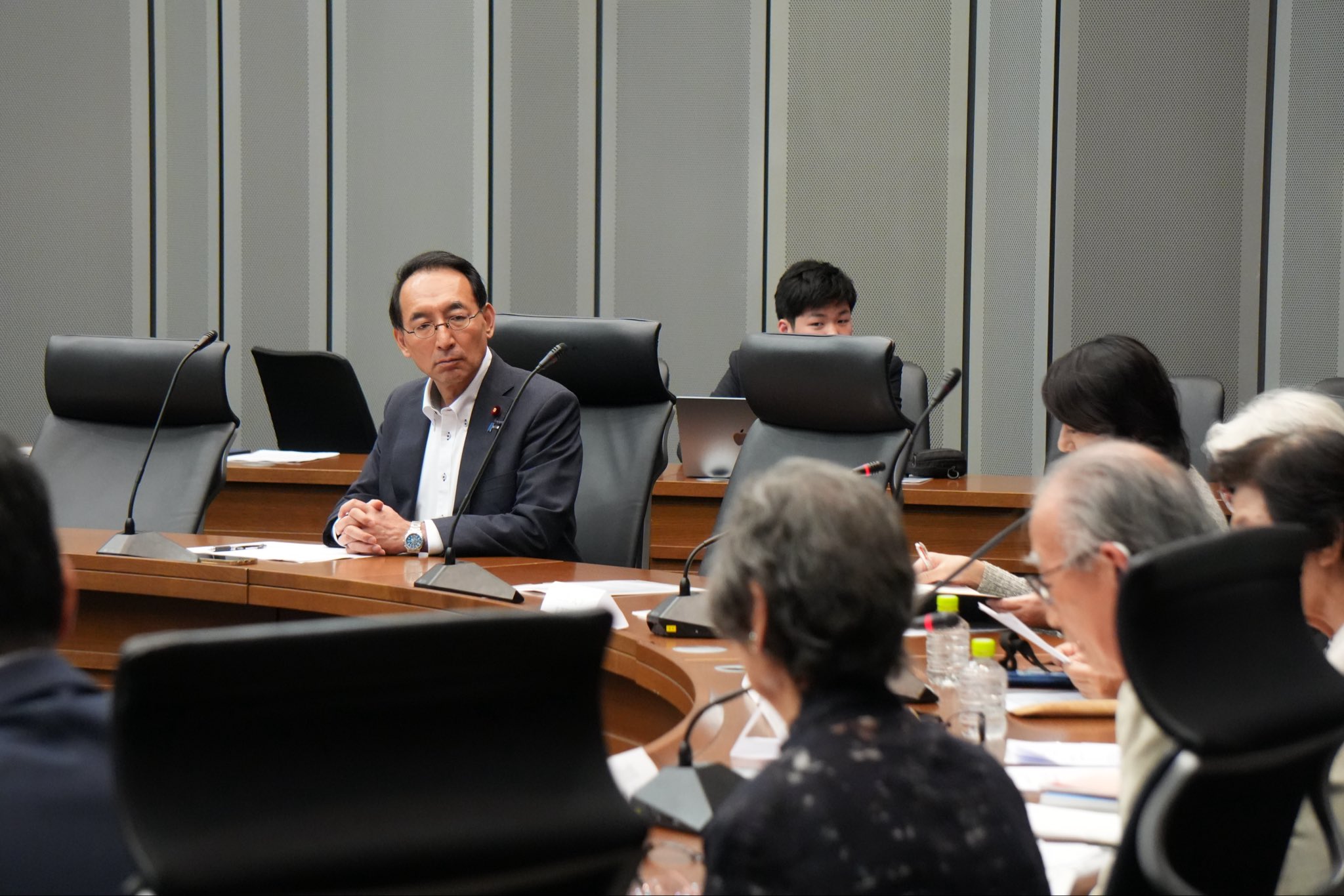 日本原水爆被害者団体協議会の濱住治郎事務局長、児玉三智子次長、濱中紀子次長、和田征子次長から、超党派の国会議員を対象に、被爆体験をお話しいただきました