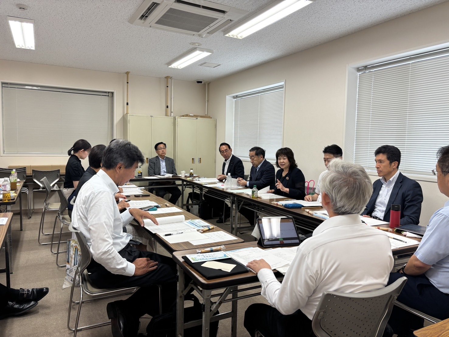 月例の公明党静岡県本部幹事会が開催され、来年春の統一地方選挙に向けて、公認が決定した4名の現職静岡県議会議員に対し、上田勇県代表から公認証書が手渡されました